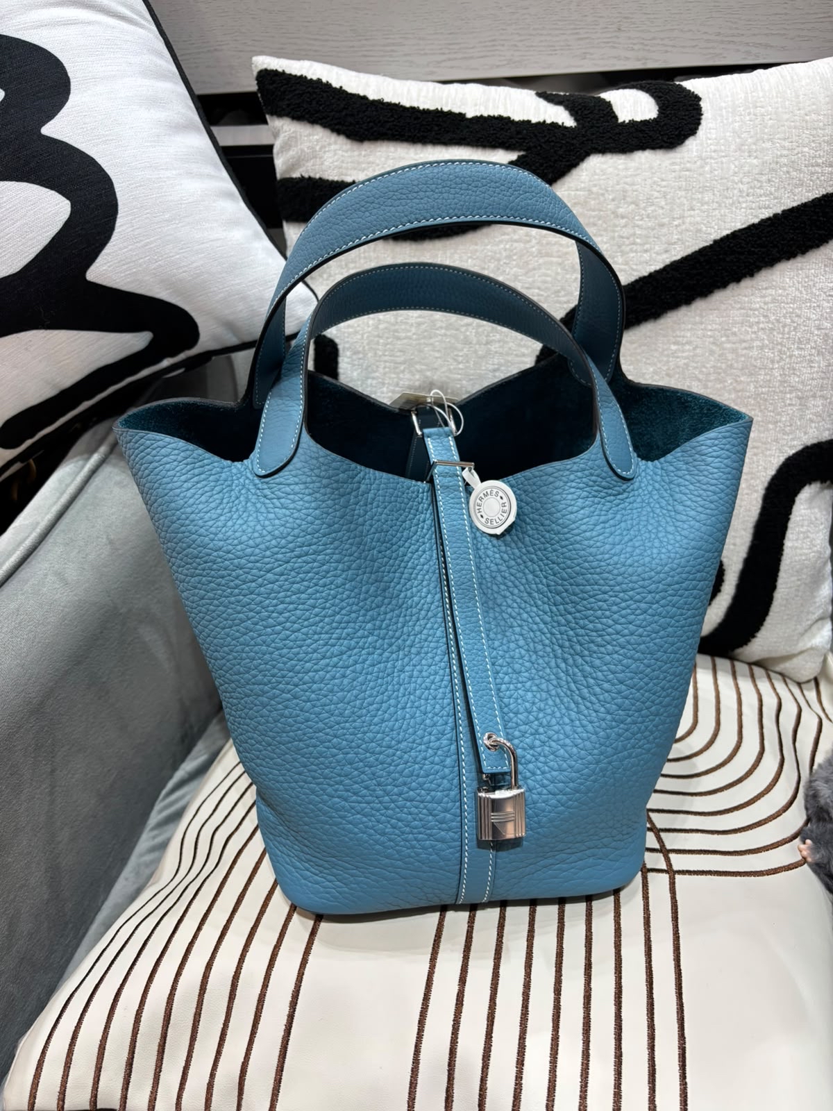 全新 Hermes Picotin 22 Stamp B blue Jean 100%Authentic, Brand New 全新 ✅Key Lock✅Dust bag✅Box