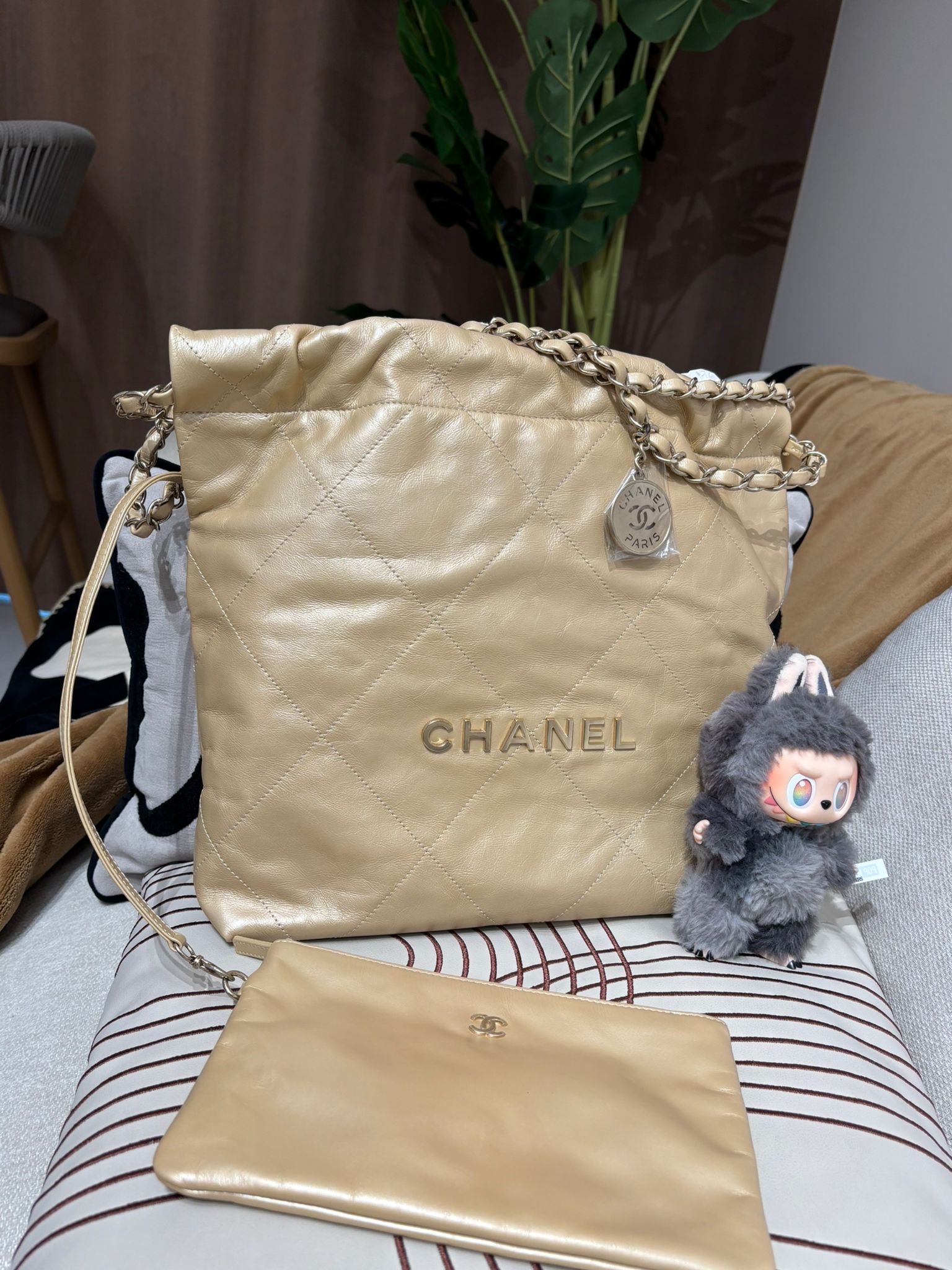 Chanel 22 small hobo Bag 100%Authentic ,98%new ✅專門店收據✅chip✅dust bag✅box