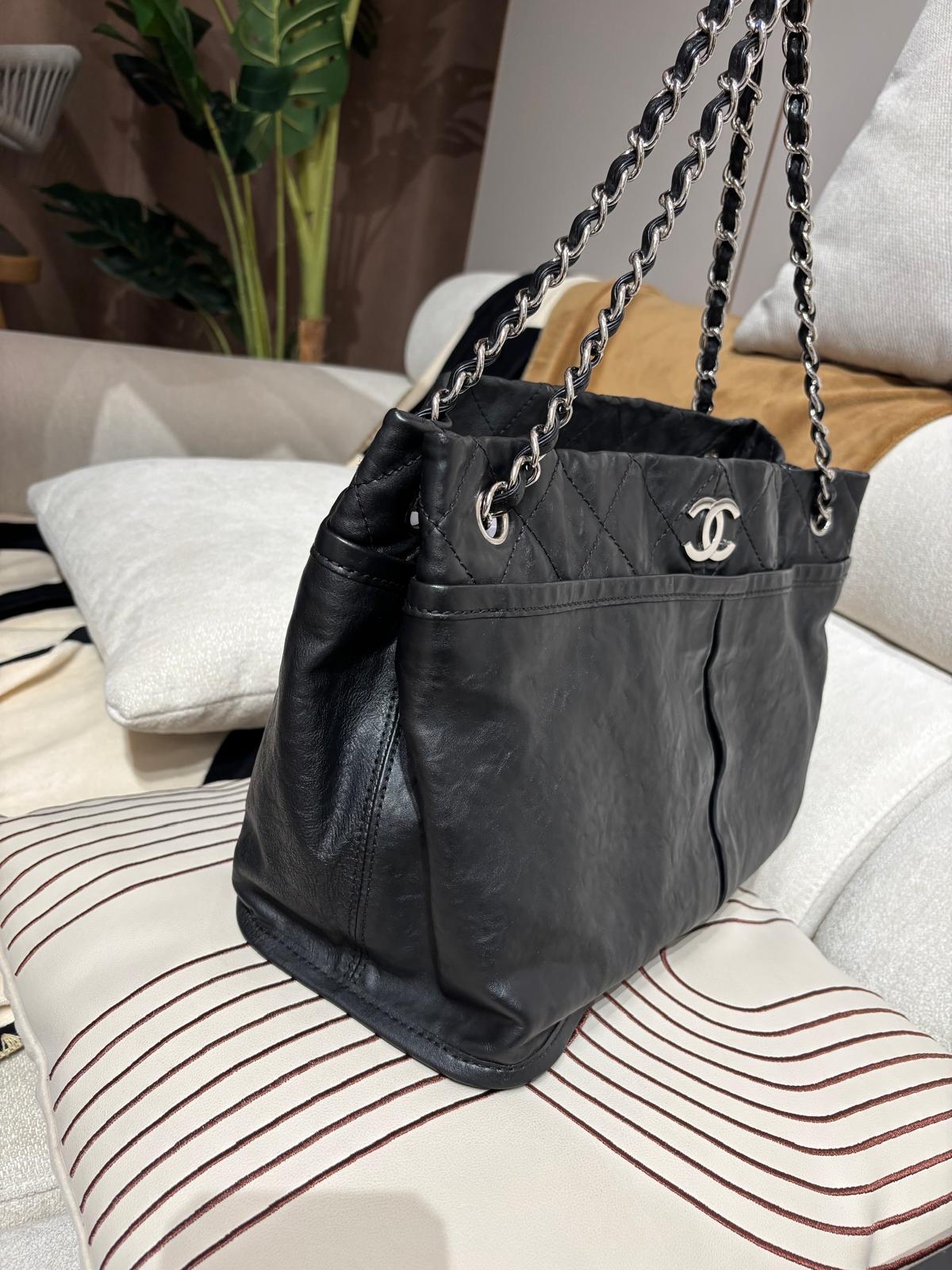Chanel shoulder bag calfskin ,黑色牛皮 100%Authentic,95%new  ✅card✅dust bag  