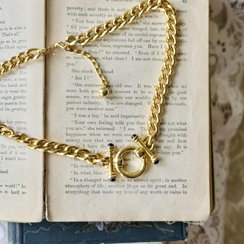 Vintage 1980s Designer-Quality Gold-Tone Chain Necklace with Faux Toggle Motif(MT2385)