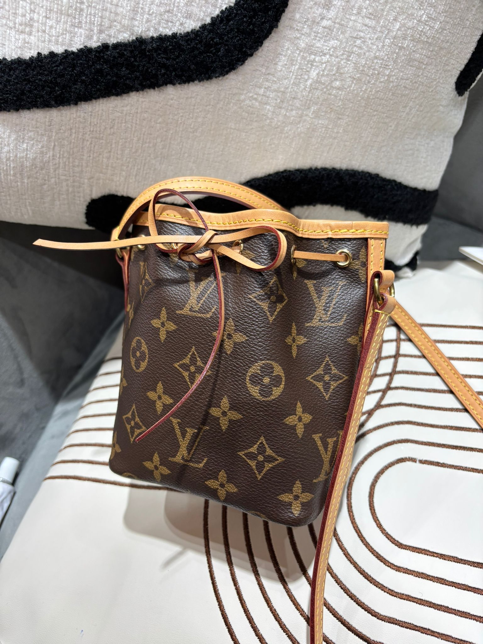 Lv NANO NOE monogram bucket Shoulder Bag M41346 100%Authentic ,98%new ✅dust bag 
