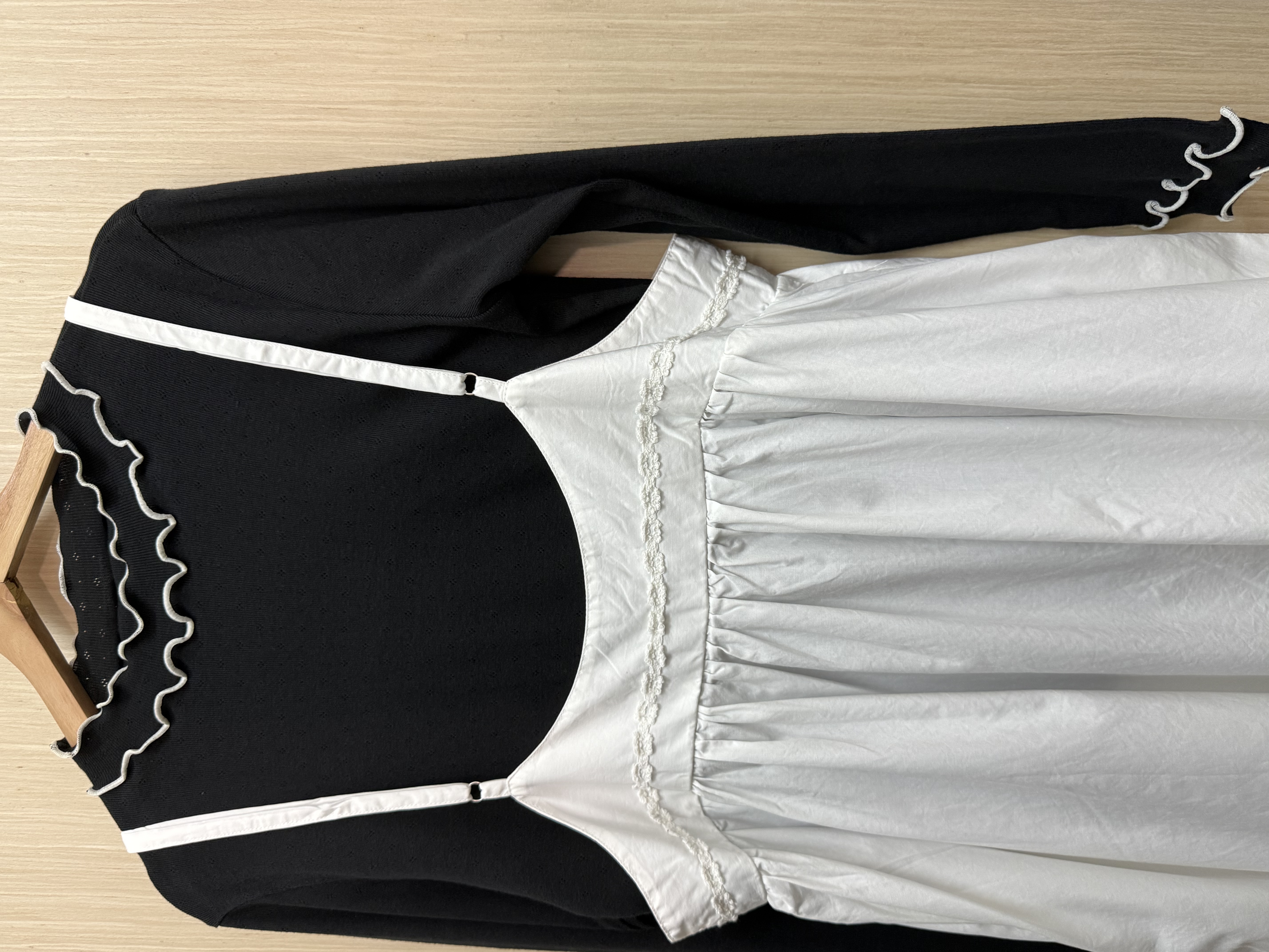 刺繡花邊吊帶裙（白色）