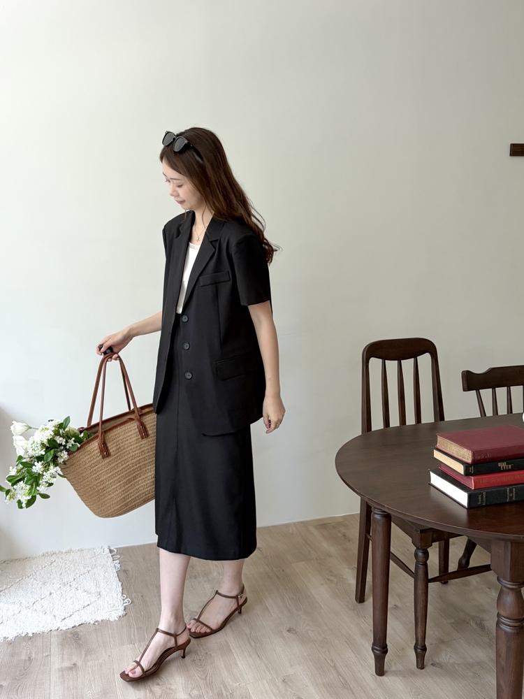 Noir Air Relaxed Blazer (Black)
