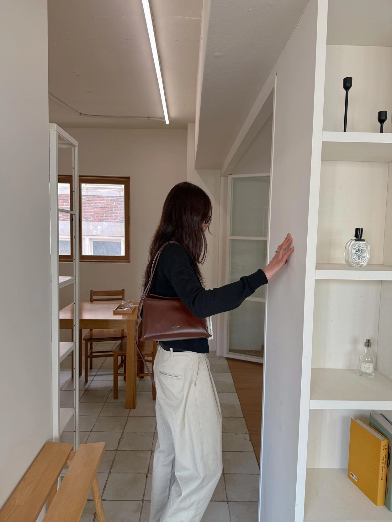 【26SS新皮】預訂_牛皮亮面 Bread bag 磁吸枕頭包 (M) By Bucks & leather