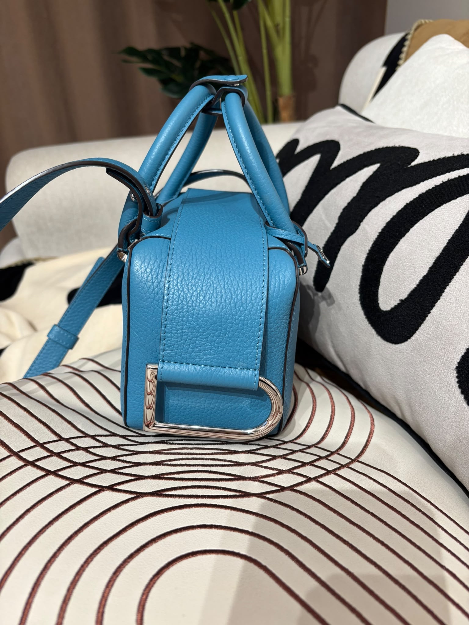 Delvaux Cool box mini calfskin 21cm 2way bag 100%Authentic, 98%New ✅Dust bag