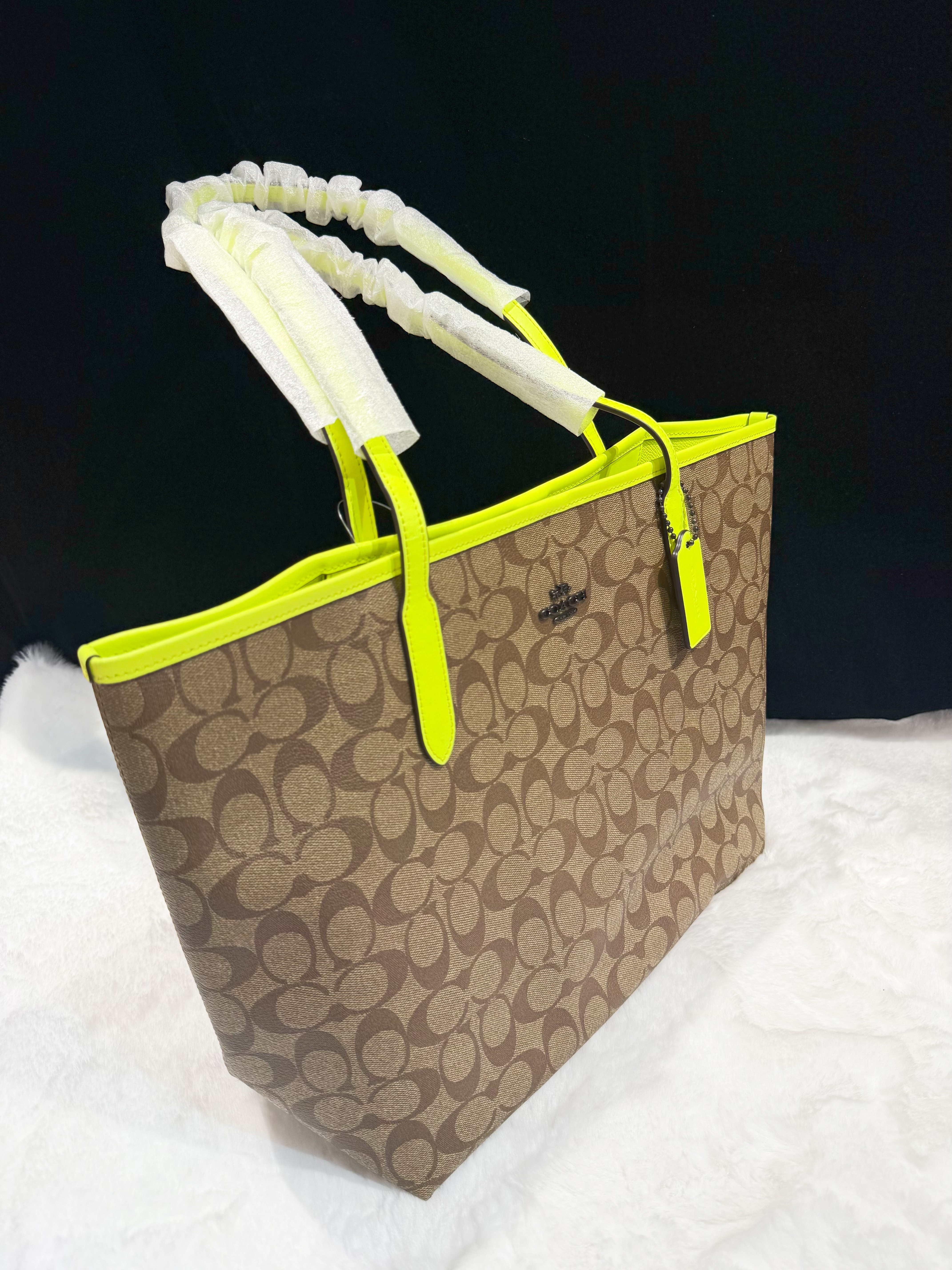 Coach City tote logo/m/yellow