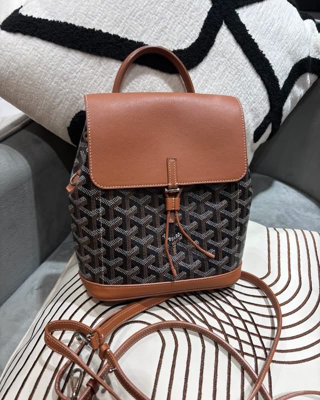Goyard alpin mini backpack tan 100%Authentic, 98%new ✅dust bag 