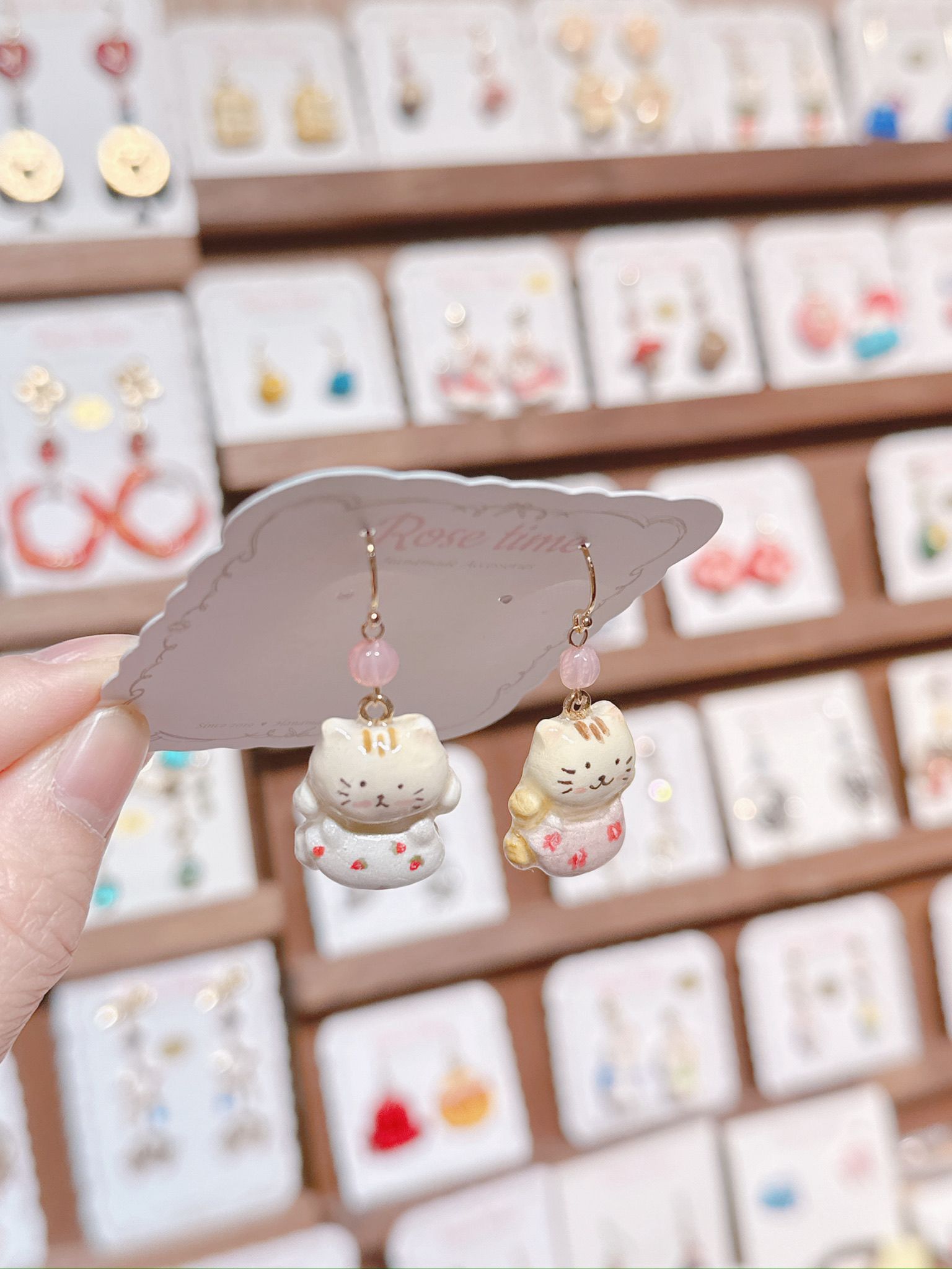 ᴿᵒˢᵉ ᵗⁱᵐᵉ ʰᵃⁿᵈᵐᵃᵈᵉ7️⃣週年 #3月28-30日半價飾物 🈹 手繪跳舞小貓兒