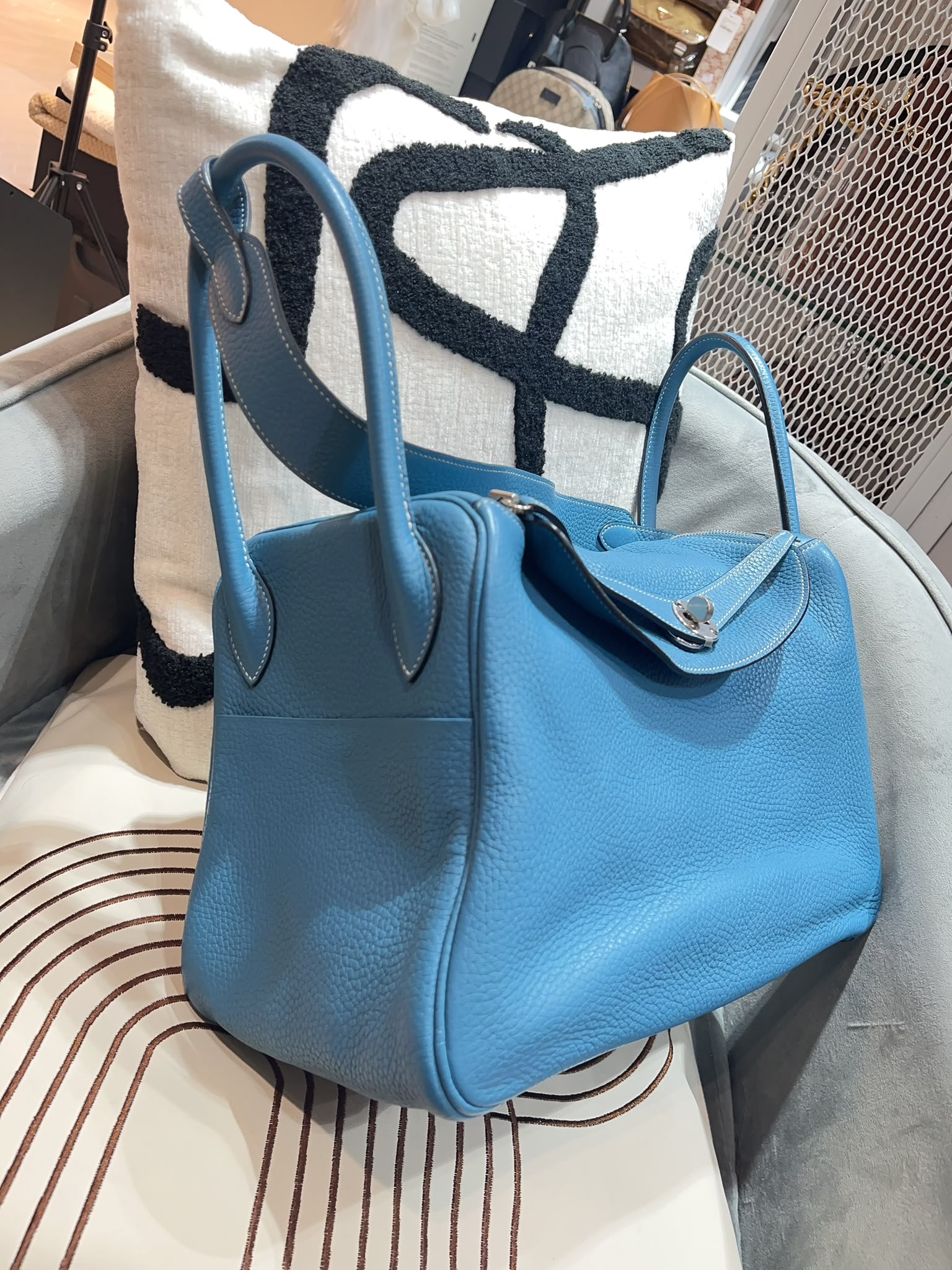 Hermes Lindy 34 Stamp T 牛仔藍銀扣 100%Authentic, 95%New ✅Dust bag