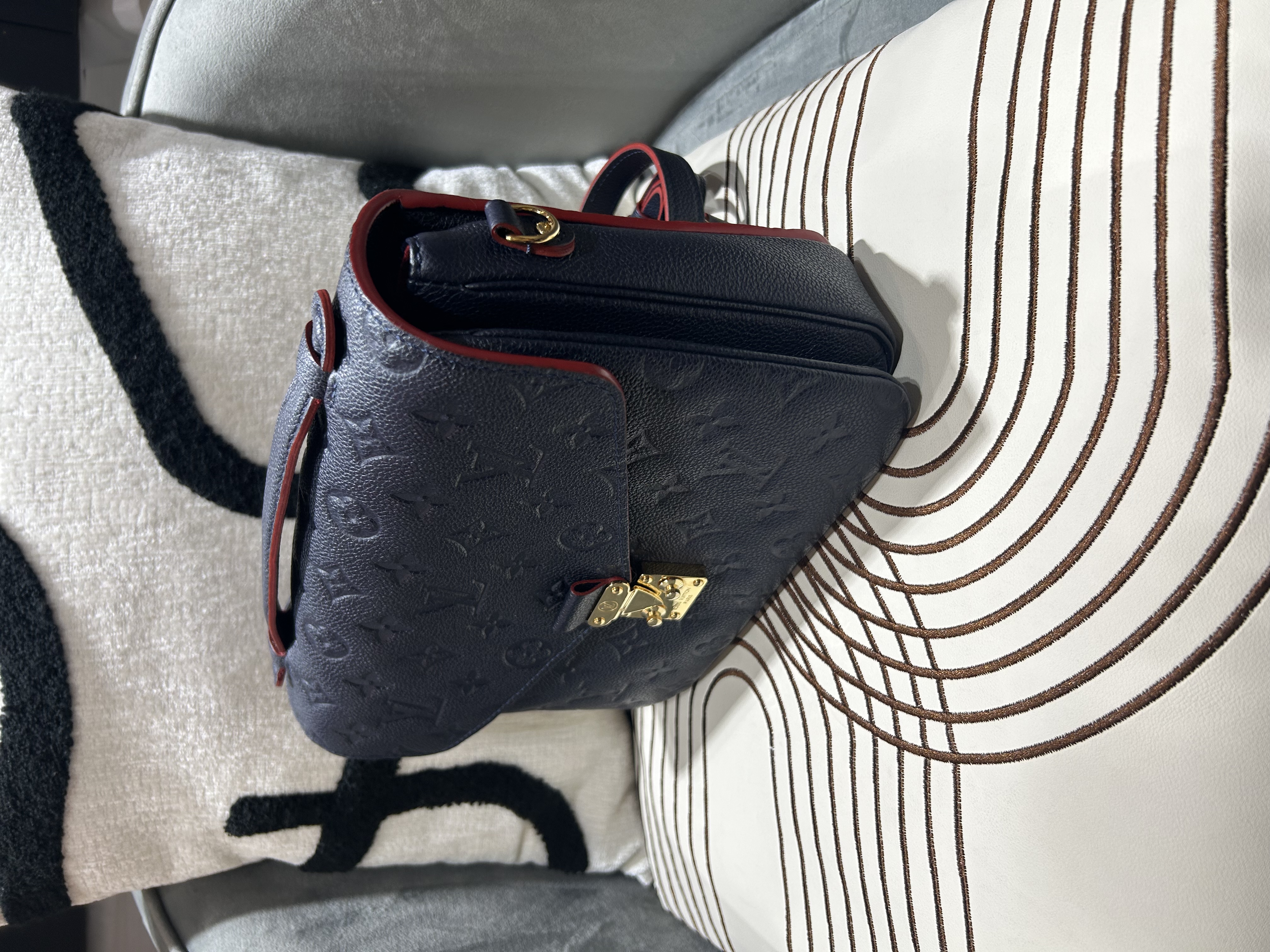 Louis Vuitton LV Metis Calfskin Monogram Empreinte Pochette Metis 2way bag M44071 100%Authentic, 98%New ✅Dust bag