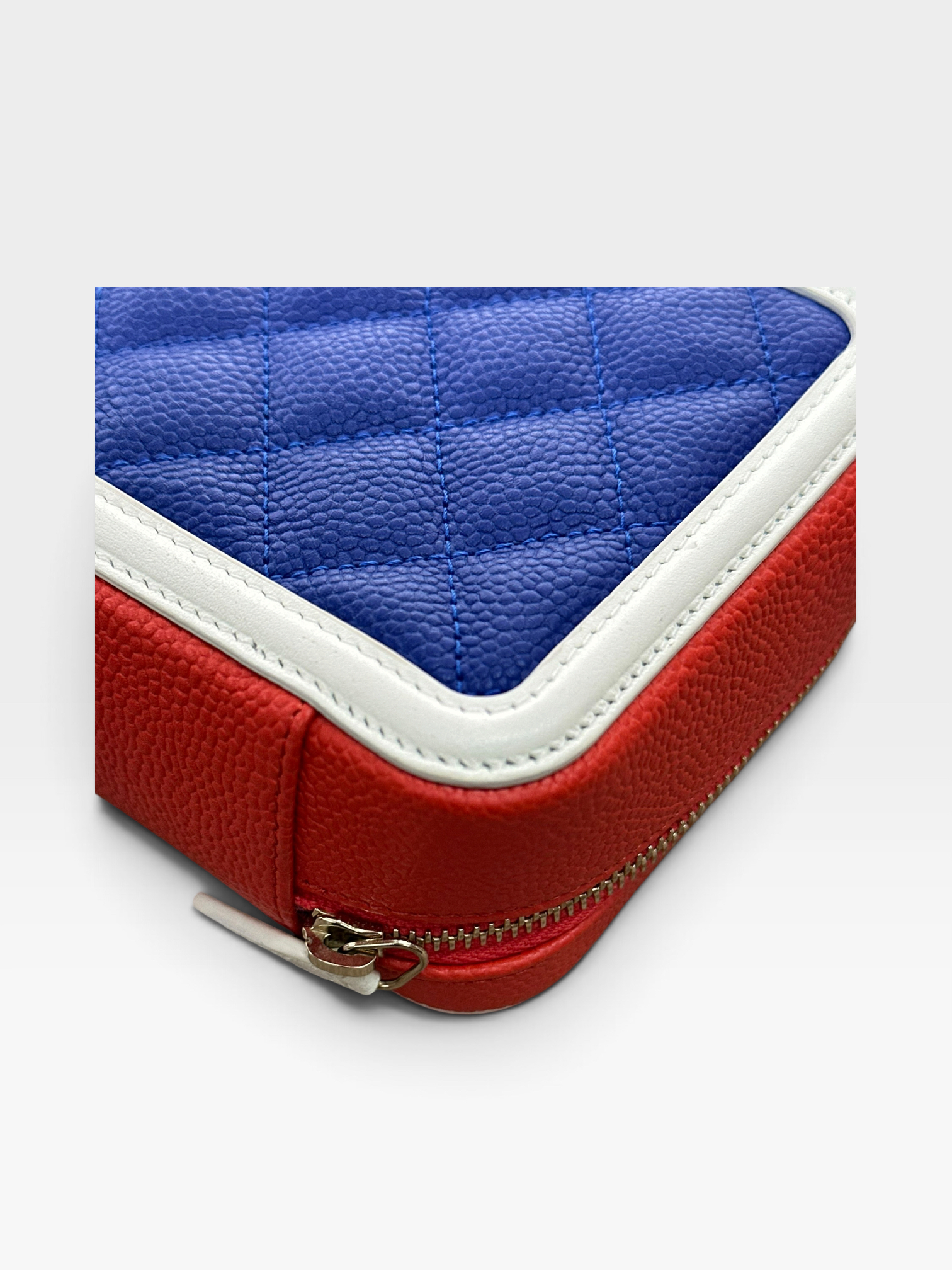 Pre-owned CHANEL CC Filigree Camera Bag / Product Code: 083106