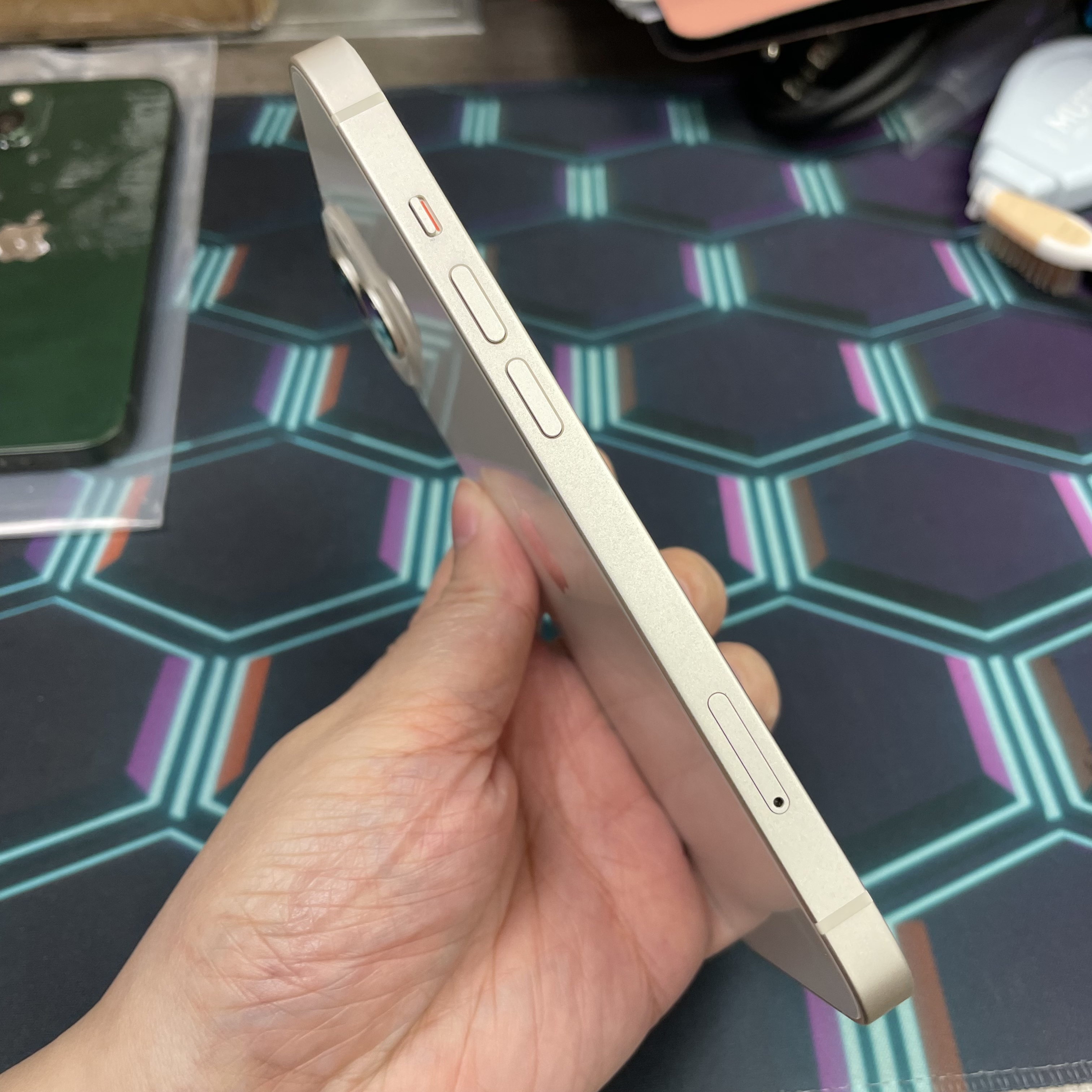 *8351 13 勁靚機 256GB 電80 白色 white