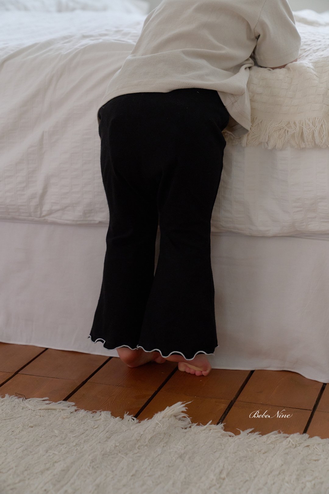 ☀️預訂 韓國直送☀️🇰🇷Bebenine兩色花邊喇叭褲