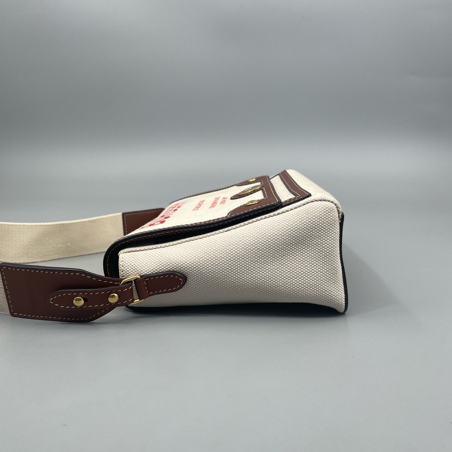 【預訂貨品】Burberry 白色帆布郵差包 