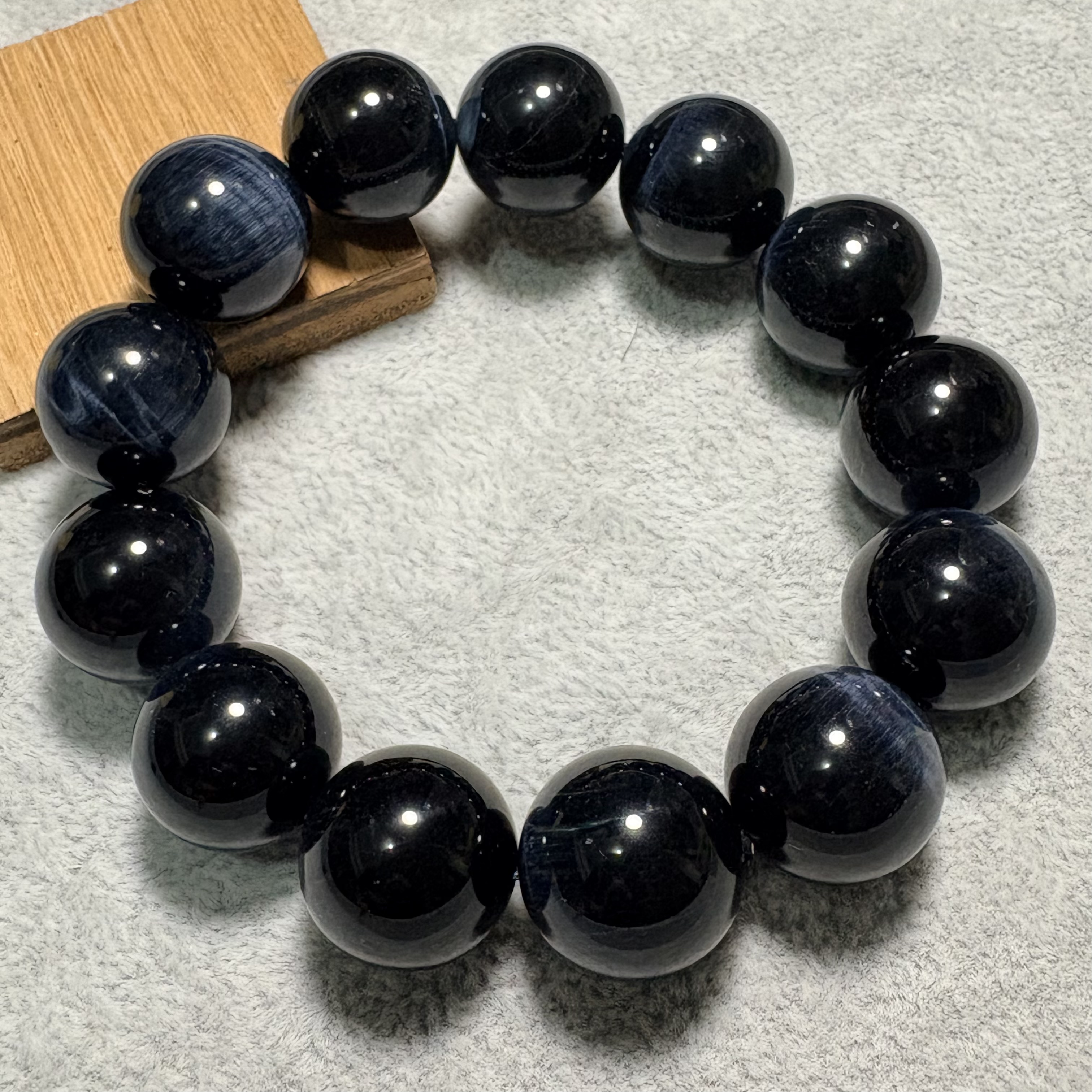 藍虎眼石手串 No.3581 | 規格：18 mm珠17cm 手圈丨附送證書