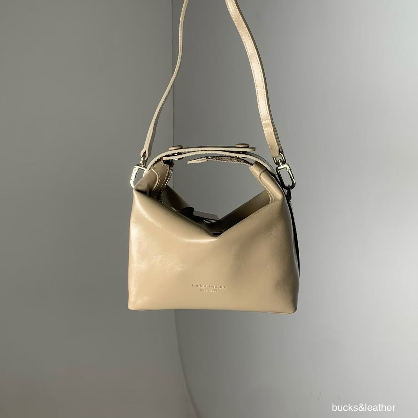 BUTTON CROSS BAG 光面牛皮 | 羊皮