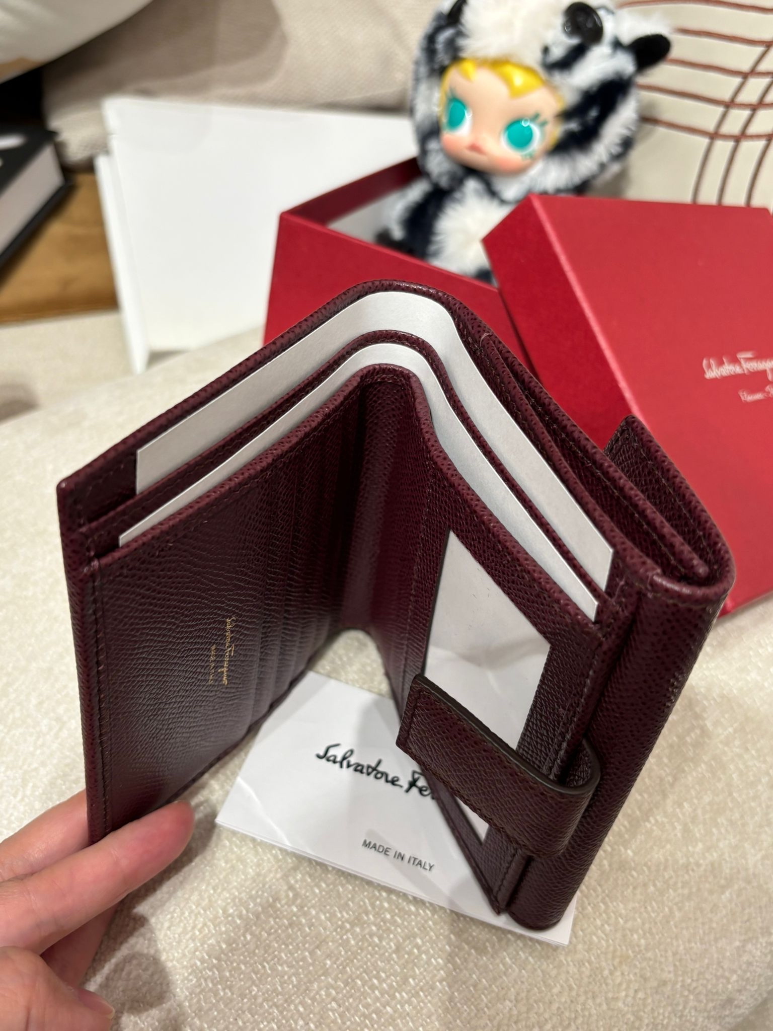 Salvatore Ferragamo campact wallet  100%Authentic,全新 ✅nfc ,booklet✅box