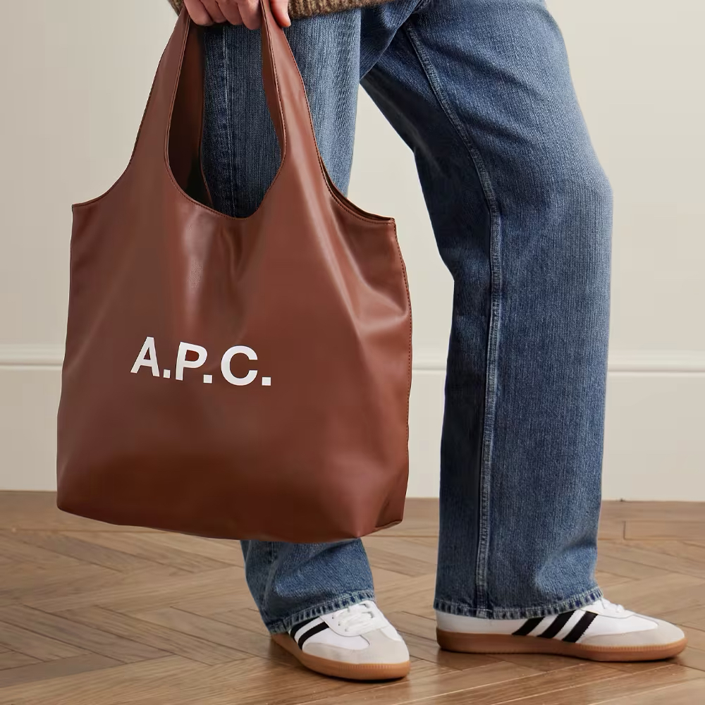 現貨 ❤️超實用APC TOTE (large size ) Size 45 x 35.5 x 14 CM 上身超級有鬆弛感😍  