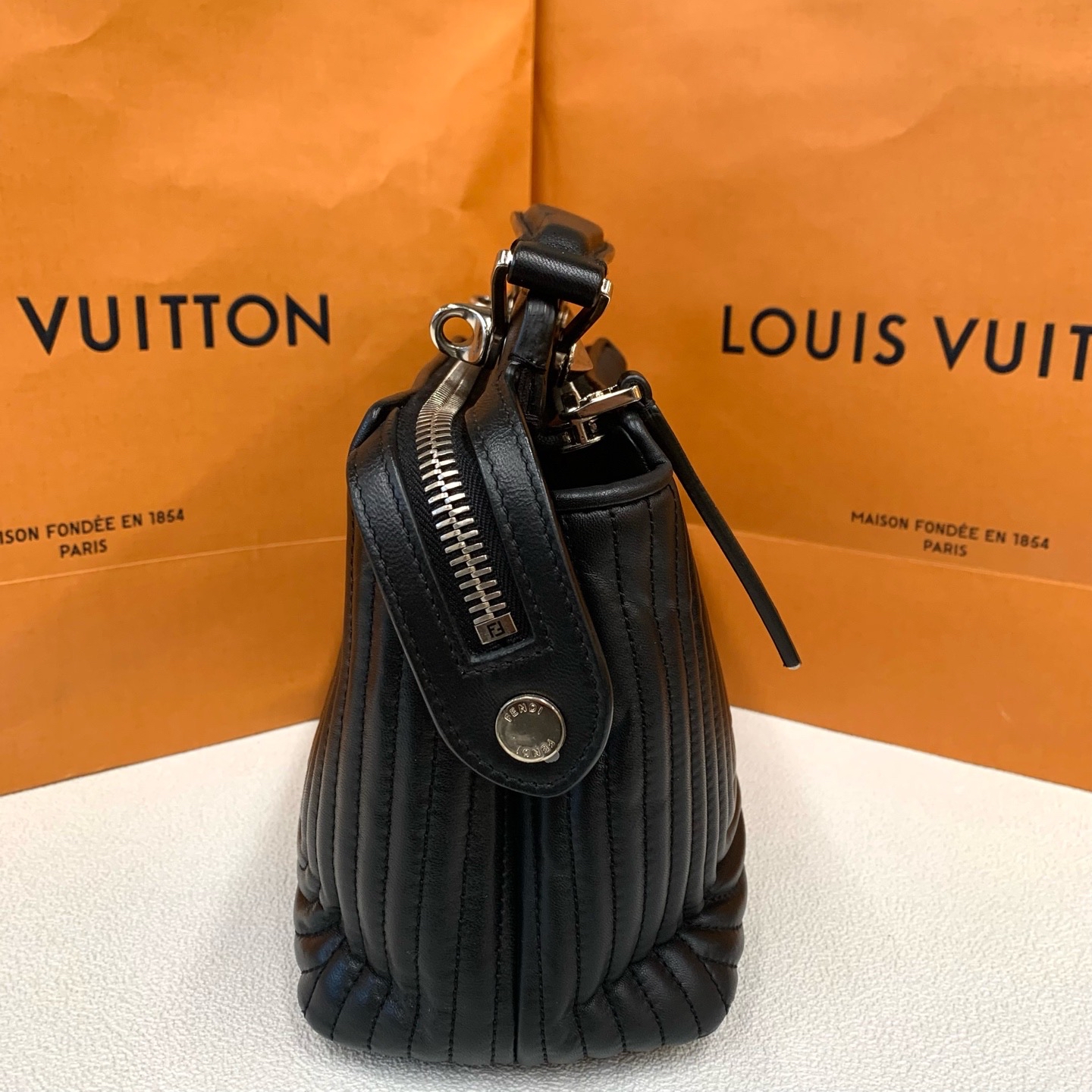 【預訂貨品】Fendi Dotcom黑銀牛皮斜孭袋