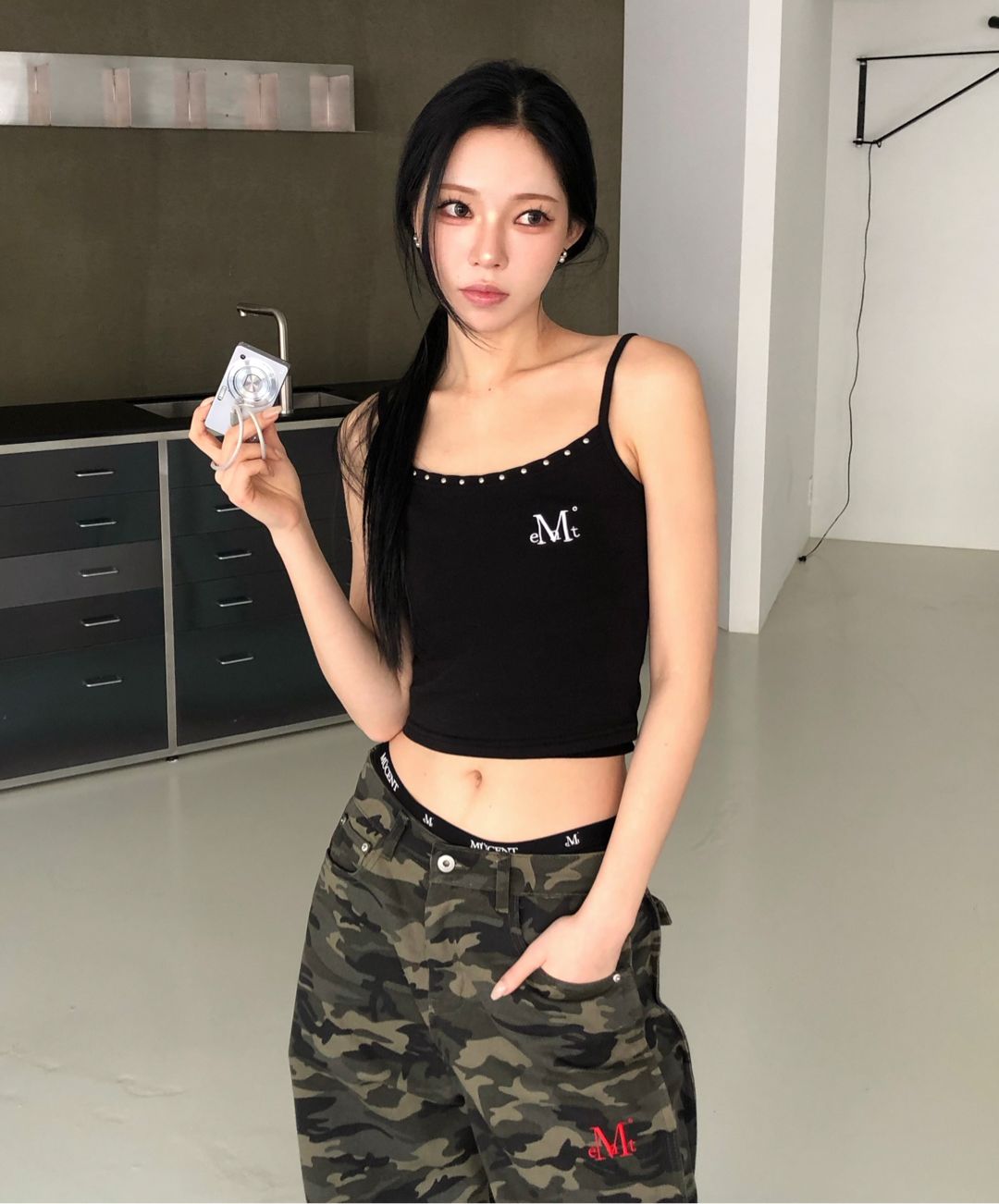 🇰🇷訂購｜MUCENT｜Mano Back Cross Leather Patch Sleeveless Nashi 2色 