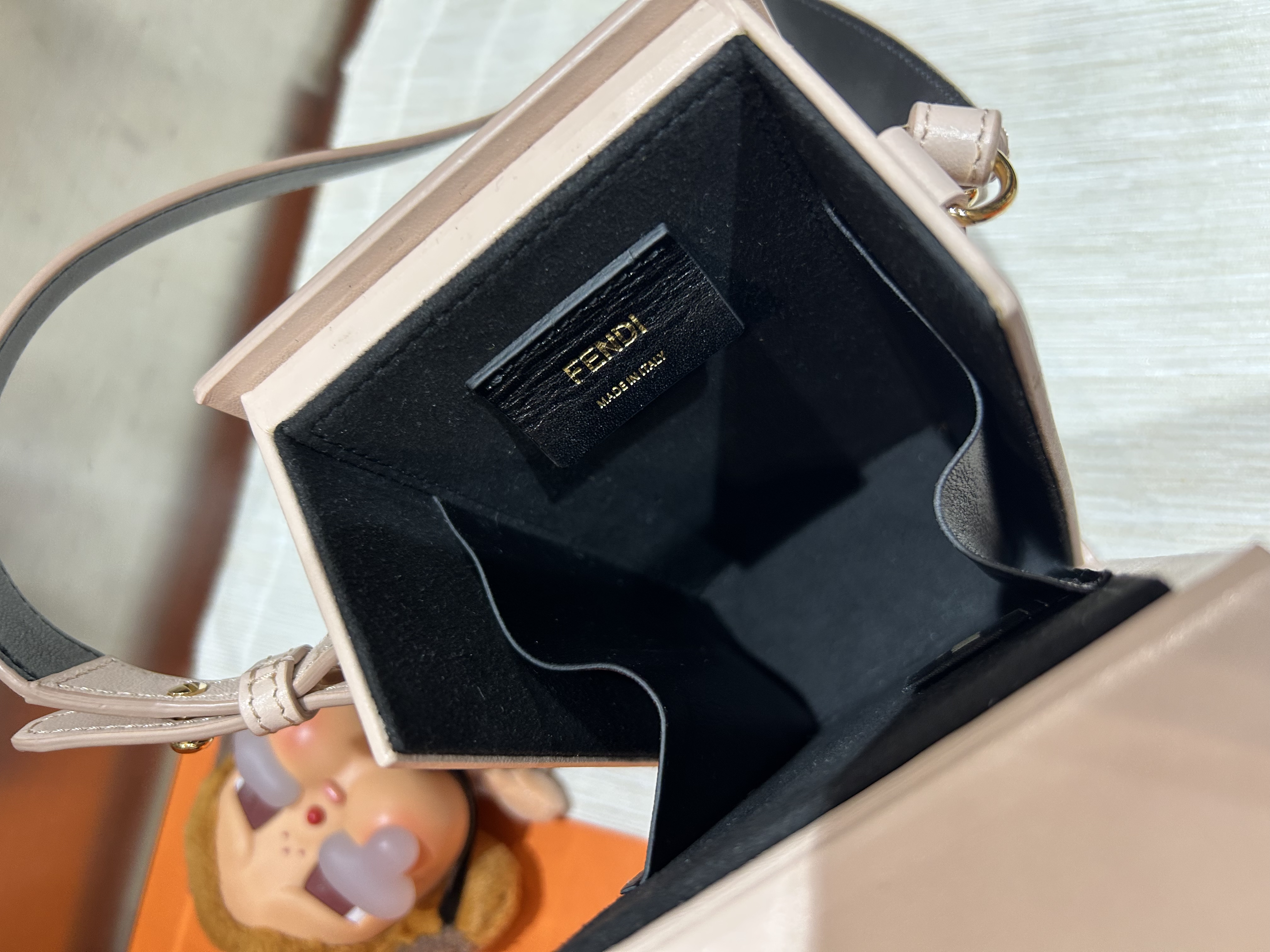 FENDI Calfskin VERTICAL BOX Shoulder bag 100%Authentic,95%new 