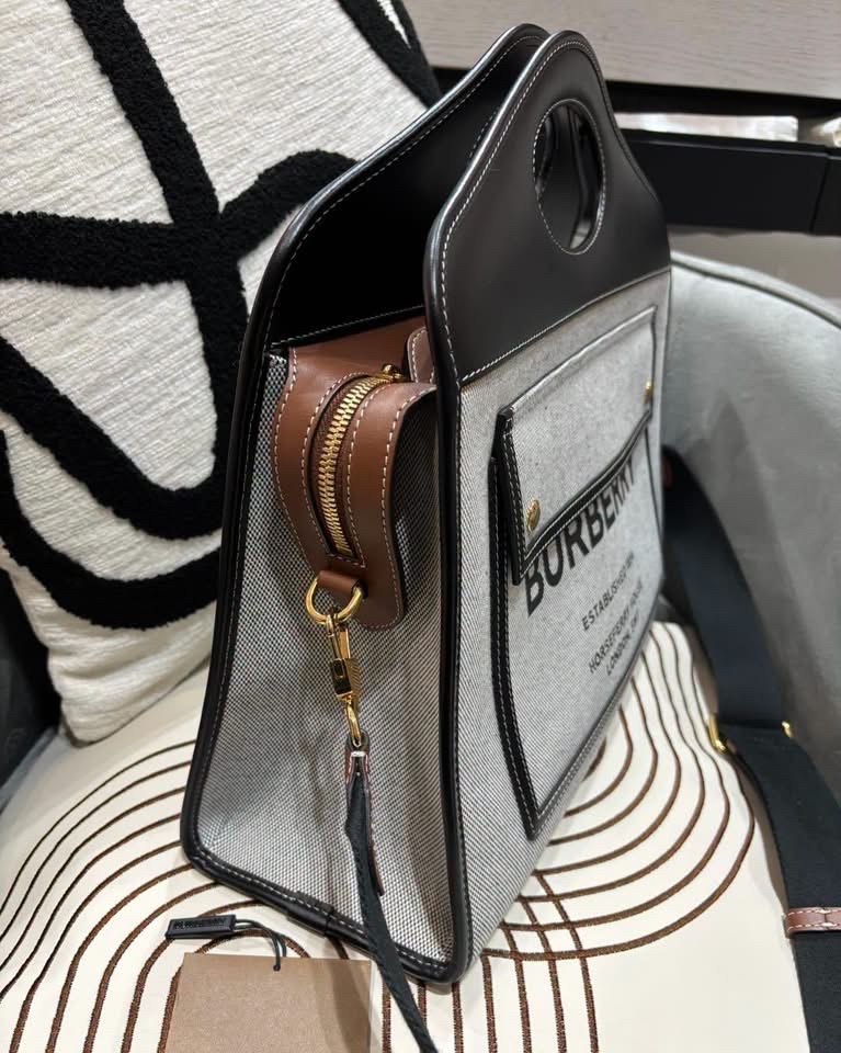 BURBERRY POCKET bag large 2WAY BAG ,100%Authentic ,98%new  ✅strap✅dust bag