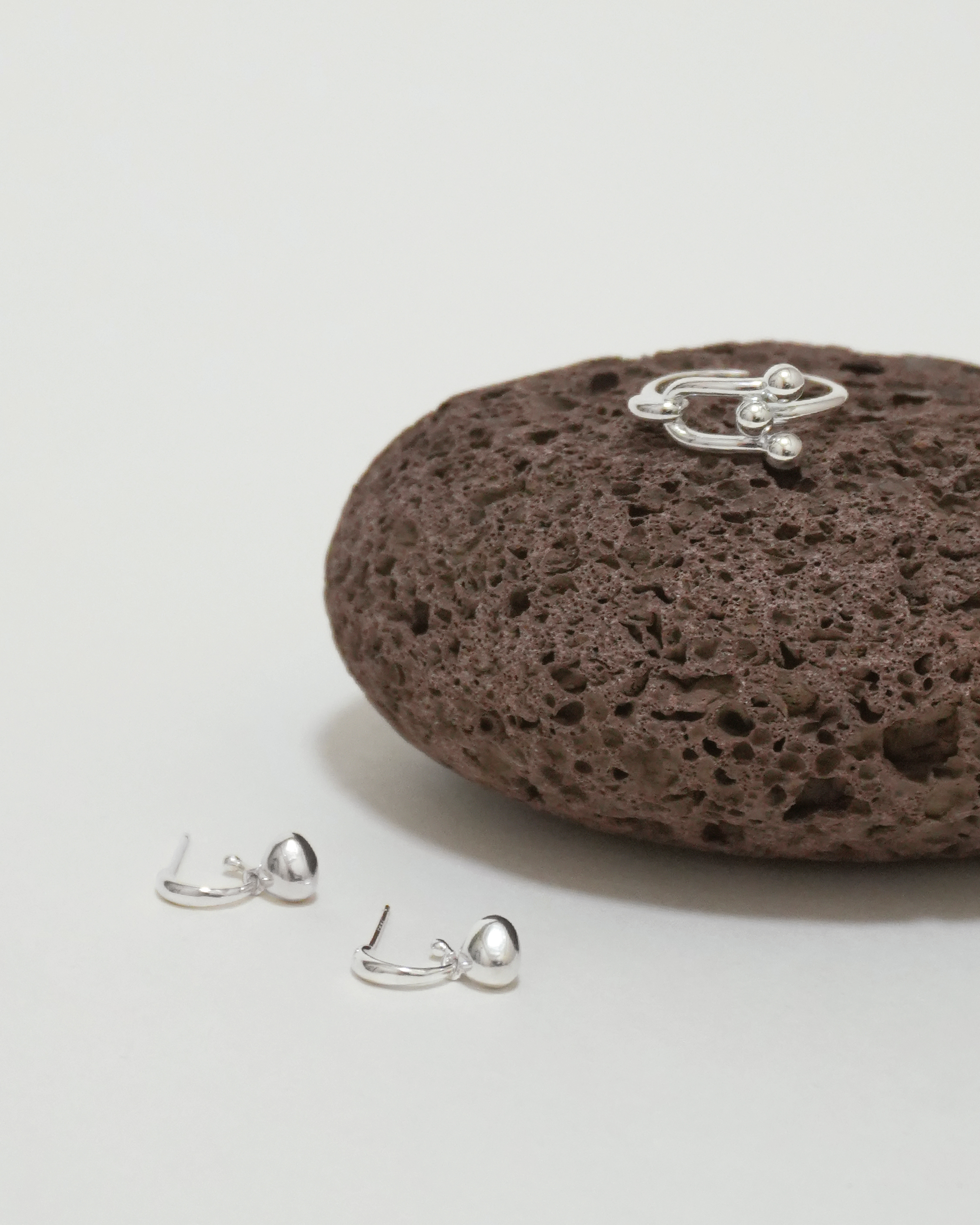 Airy Arc Bean Earrings