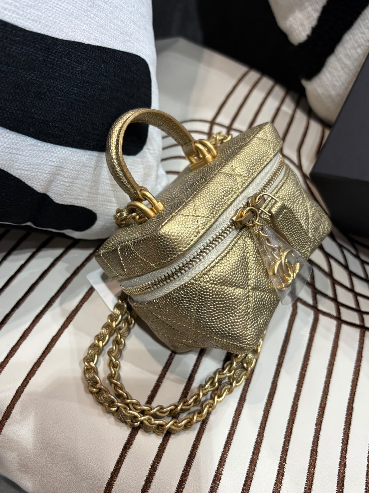 未使用品 Chanel mini vanity with handle 金色限量 100%Authentic ,Unused  ✅CARD✅dust bag✅BOX