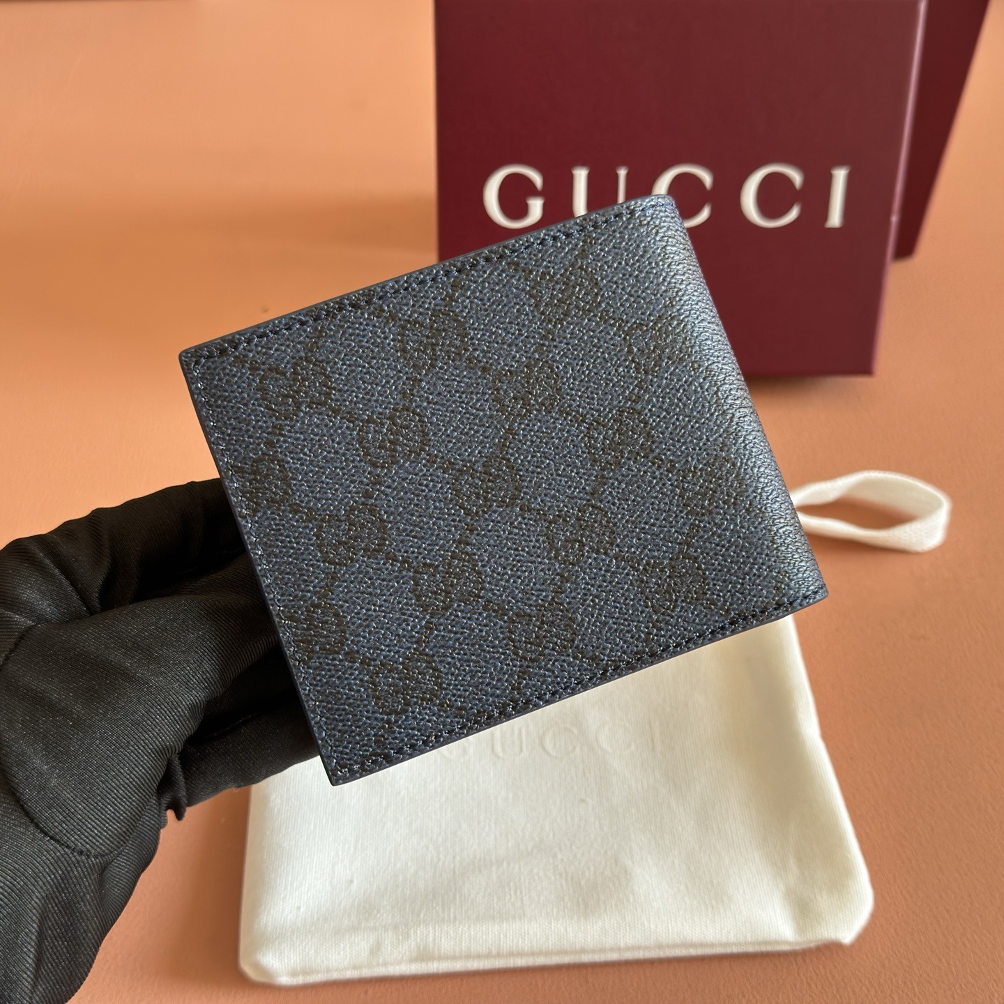 【原單】GUCCI 新年系列互扣式G馬鐙印花雙折銀包