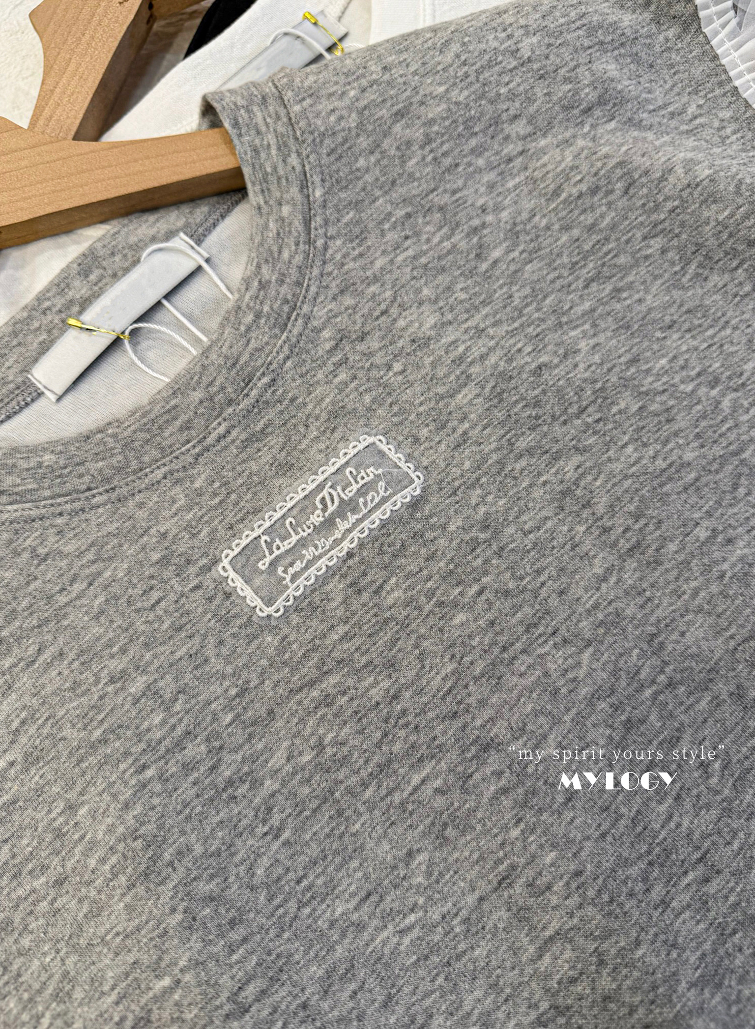 波波羽翼～棉質繡字TEE MIE0002 - 灰色 Grey