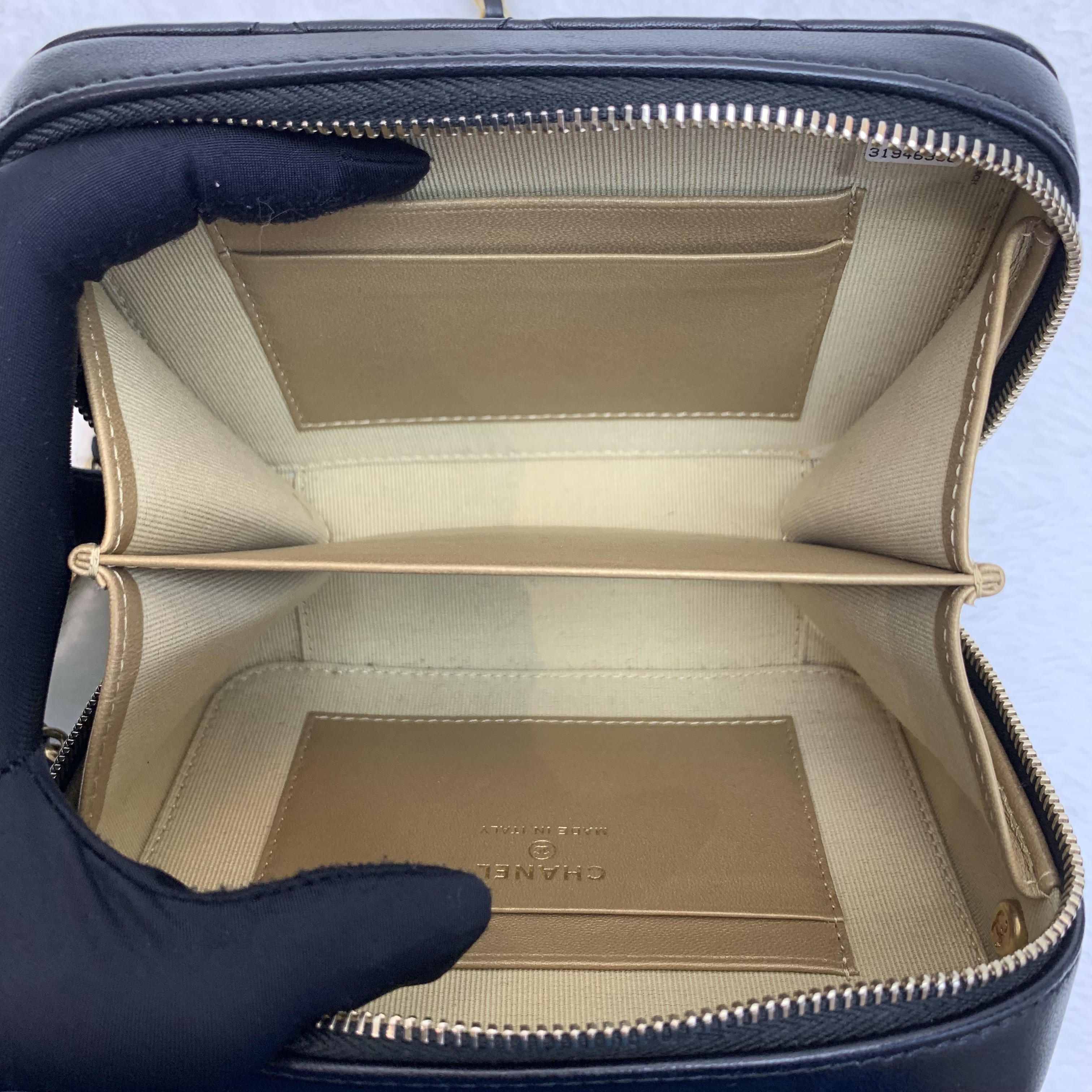 罕見六折❣️Chanel金球黑色相機包