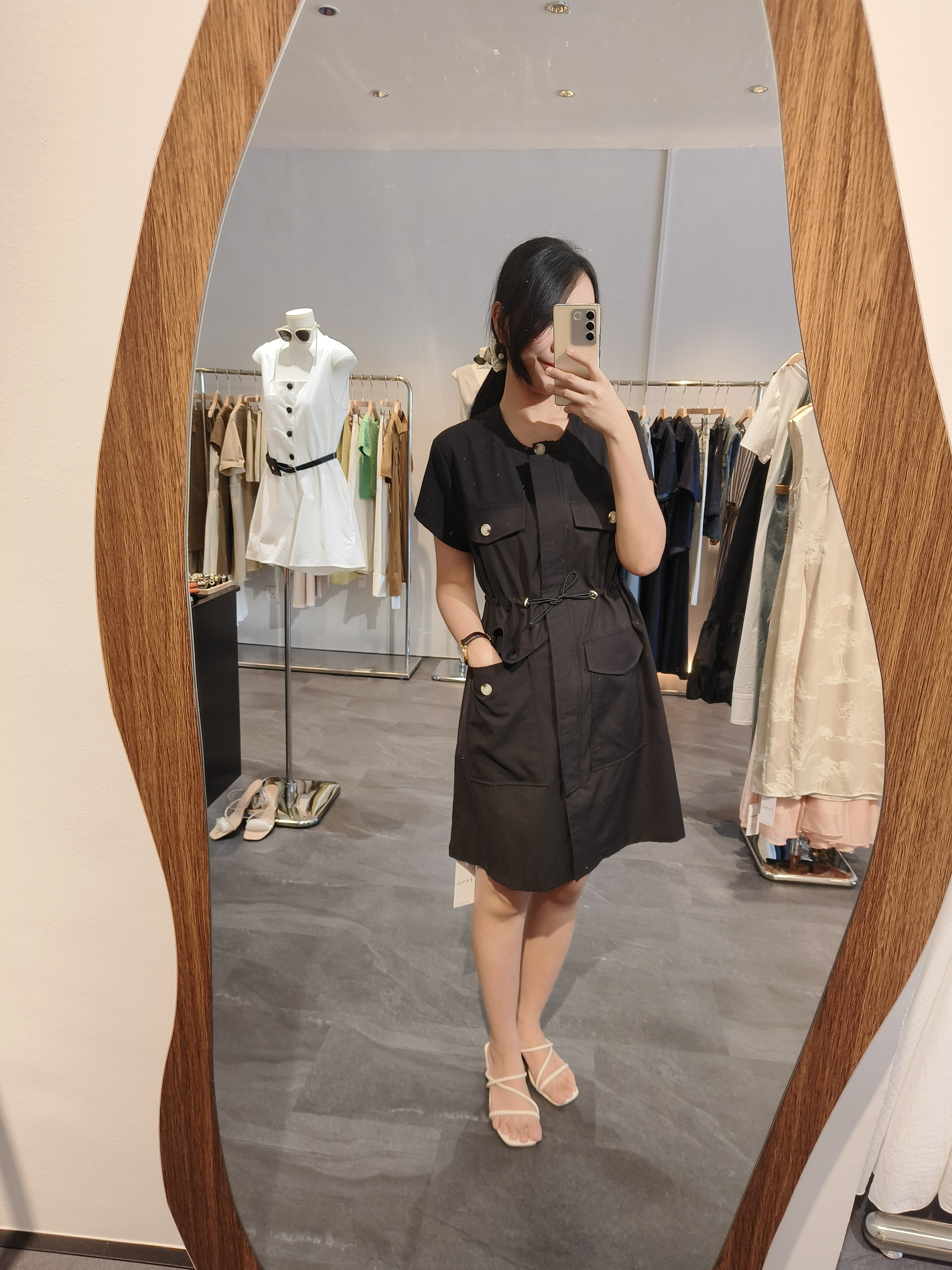 束腰连身裙 Drawstring Buttoned Dress