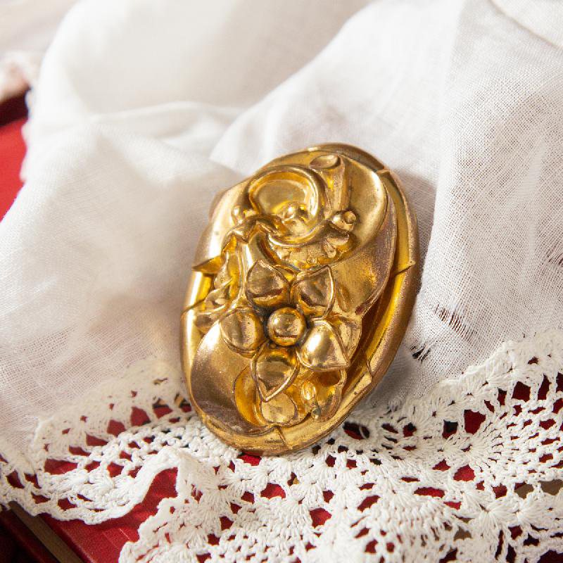 Antique Sophisticated Turn of Century Golden Dress Clip (AC065)