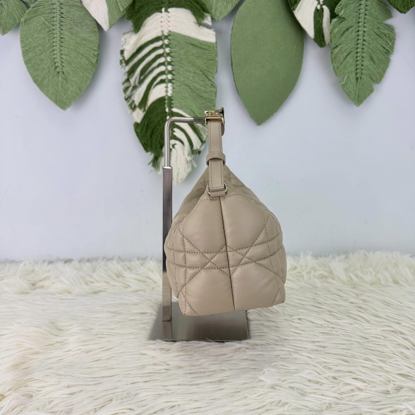 DIOR 🤍PRE OWNED Travel Nomad Medium 奶茶色金扣飯盒包🤎