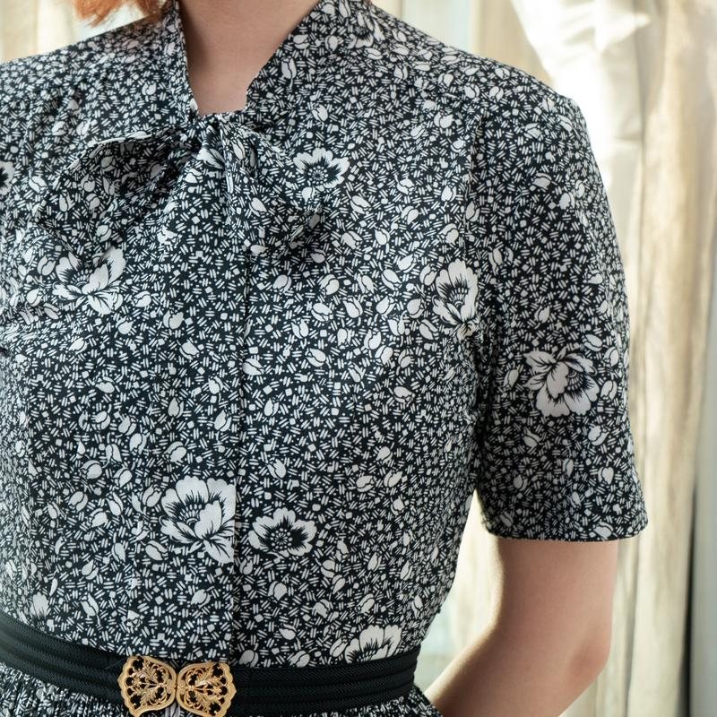 Vintage Black& White Floral Tie Collar Accordion Pleat Dress Summer Dress (MT1840-34)