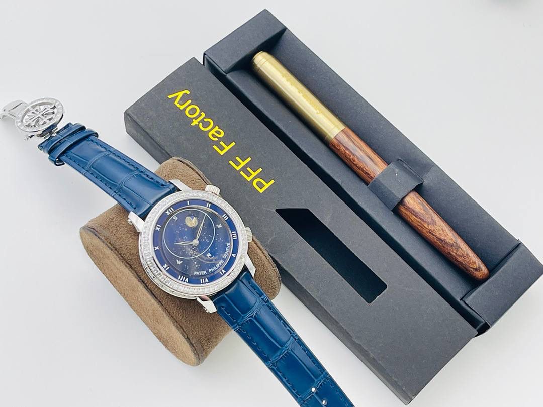 V4升级版 市场最高版本 功能跟正品一样 百达.翡丽星空升级终极版！升级细节： 1⃣️做到了跟正品满天星自动转的功能！ 2⃣️升级日历的排法和正品一样的顺序！ 3⃣️直径42毫米，厚度11毫米！ 4⃣️最大亮点：百达.翡丽星空里的月亮会根据天空上的月亮变化而变化！根据天空上的月圆月缺搬（初一月弯弯初十五月圆）到手表上了！