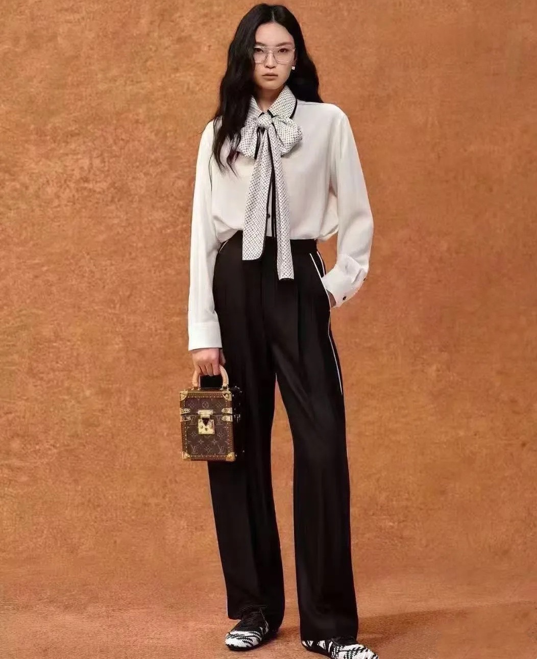 【頂級原單】LV Monogram Collar Blouse 絲帶領襯衫
