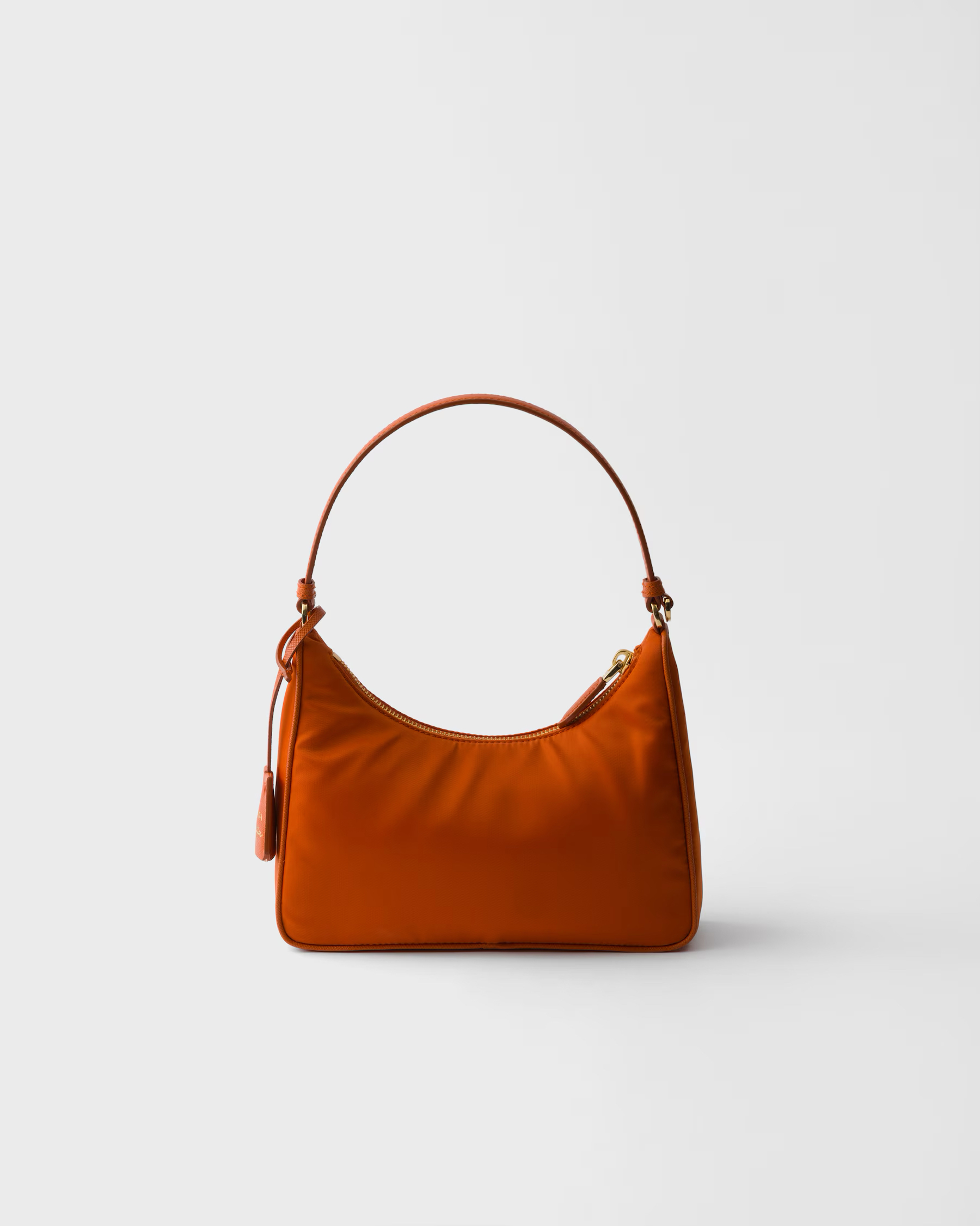 限時優惠✨訂貨🍒Prada Re-Edition 2005 Mini Bag Size 18x22x6.5cm(皮質肩帶) Color : Papaya