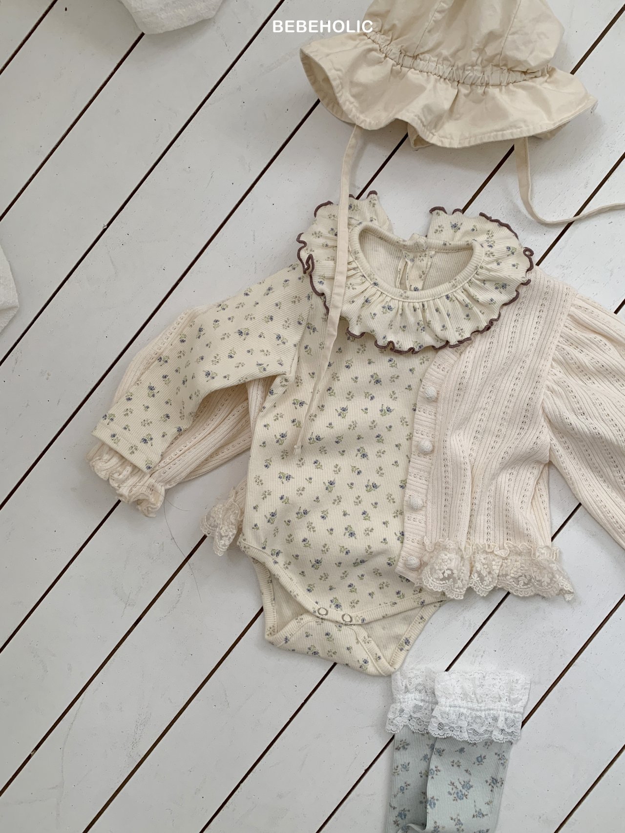 🌸預訂 韓國直送🌸🇰🇷BEBEHOLIC三色碎花荷葉領長袖包屁衣