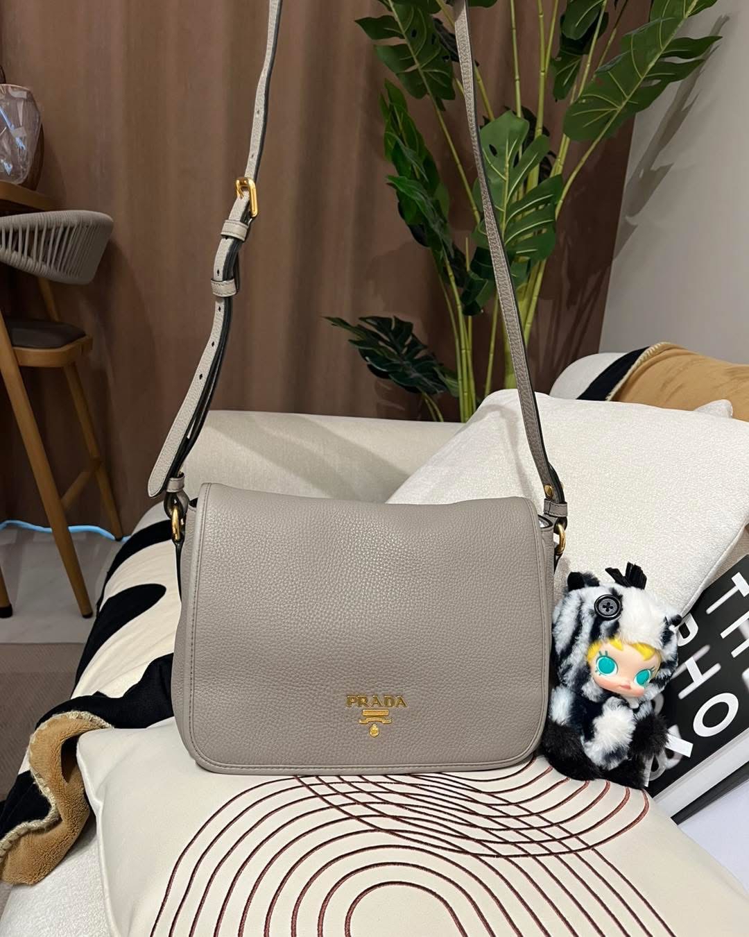 PRADA SHOULDER BAG calfskin100%Authentic,98%new ✅dust bag