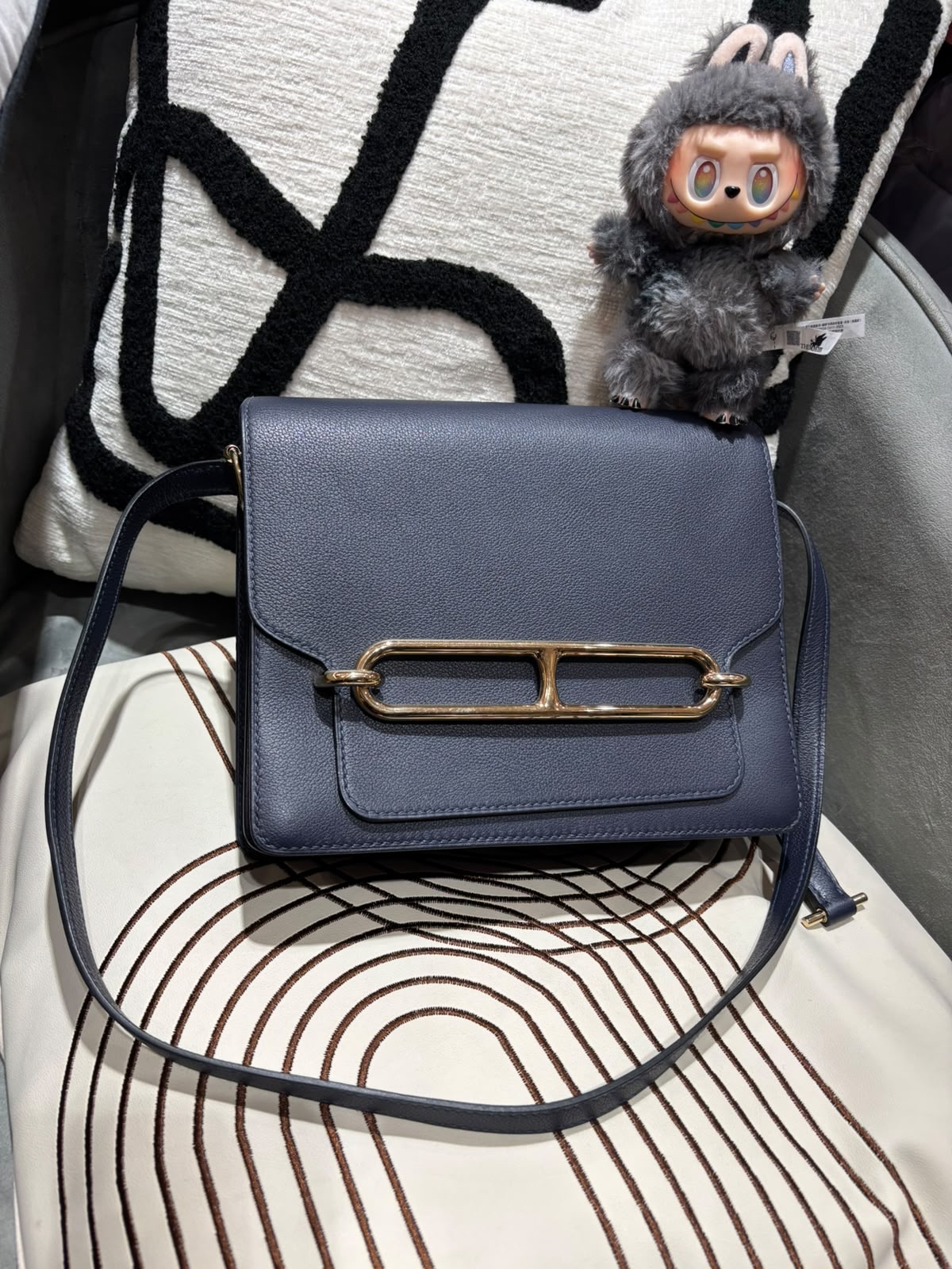 Hermes ROULIS 23,STAMP Y  海軍藍色 100%Authentic, 98%new  ✅dust bag ✅box
