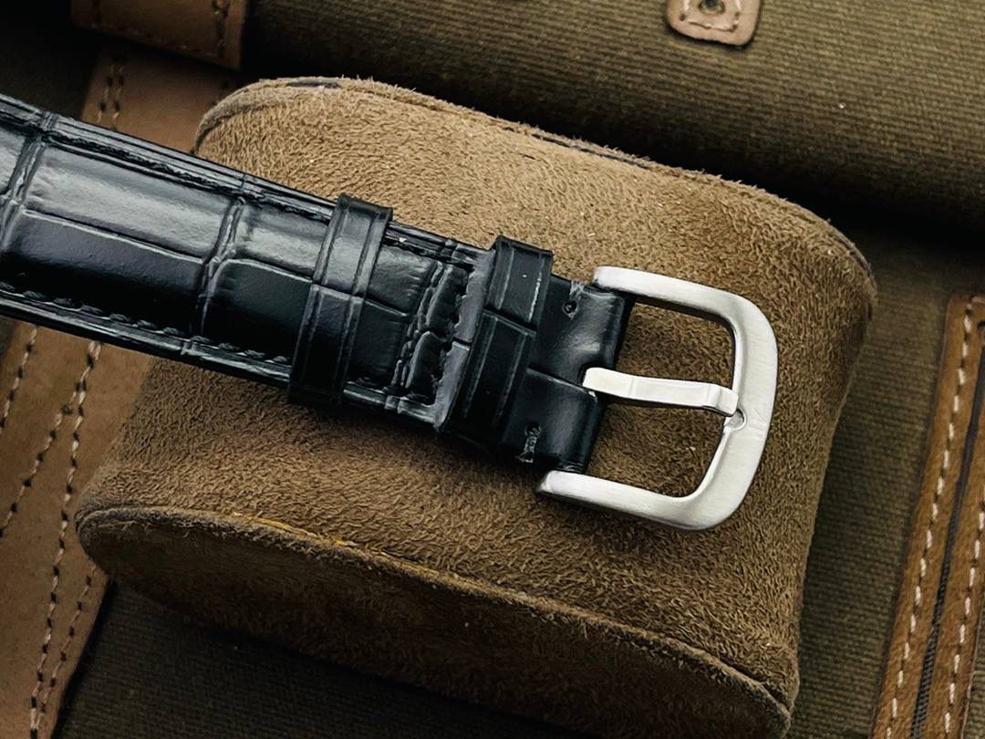 原版开模 市场最高版本 爱.彼 JULES AUDEMARS系列男士腕表！ 1⃣️机芯型号：2824改3120自动机械，透底设计！稳定零返修！ 2⃣️表径41毫米！ 3⃣️大三针简约表盘！ 4⃣️316L精钢壳套！