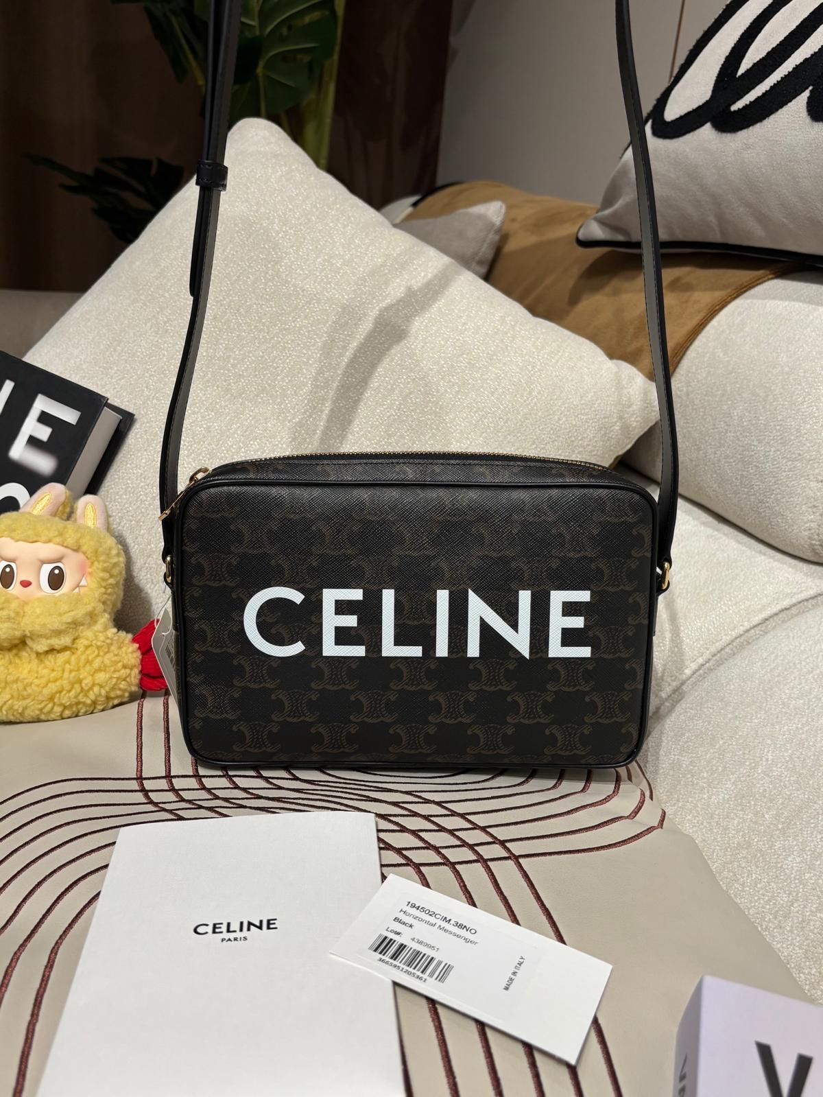  全新 CELINE標誌印花中號郵差包crossbody bag 100%Authentic , 全新未使用品 ✅專門店收據✅booklet✅dust bag