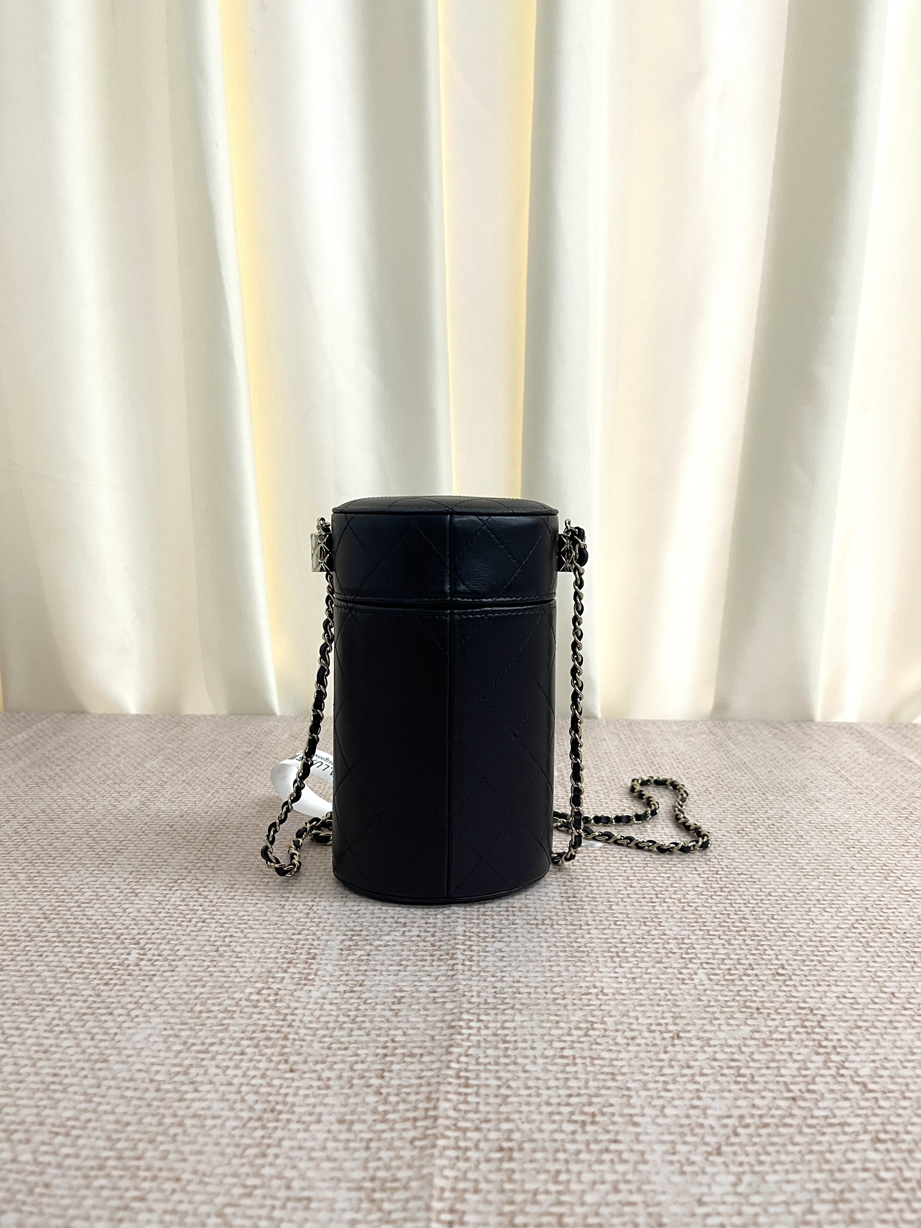 Pre-owned Chanel Round Vanity Case/ Product Code: 26042801
