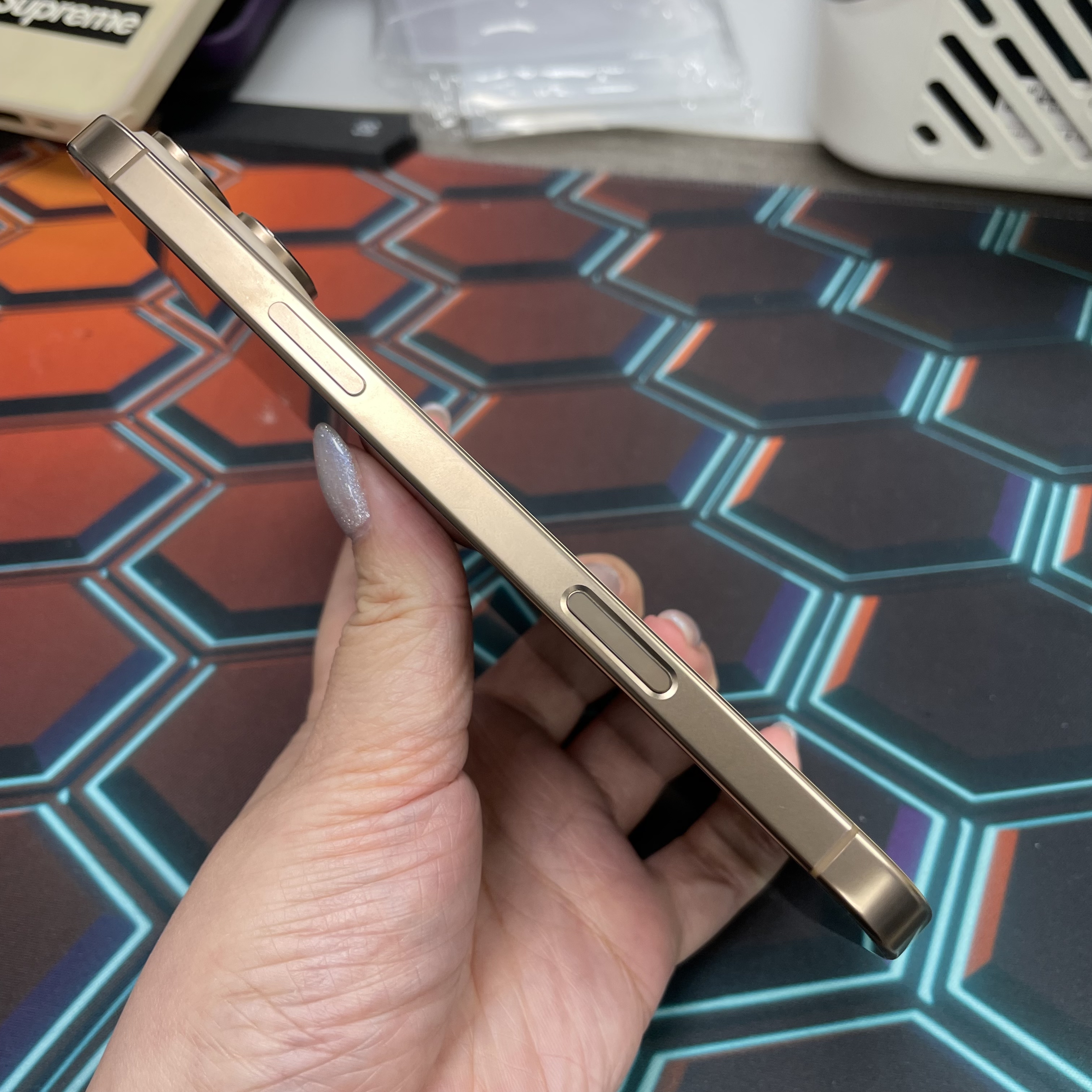 *6823 16 pro max 勁靚機 256GB 電94 沙色 gold