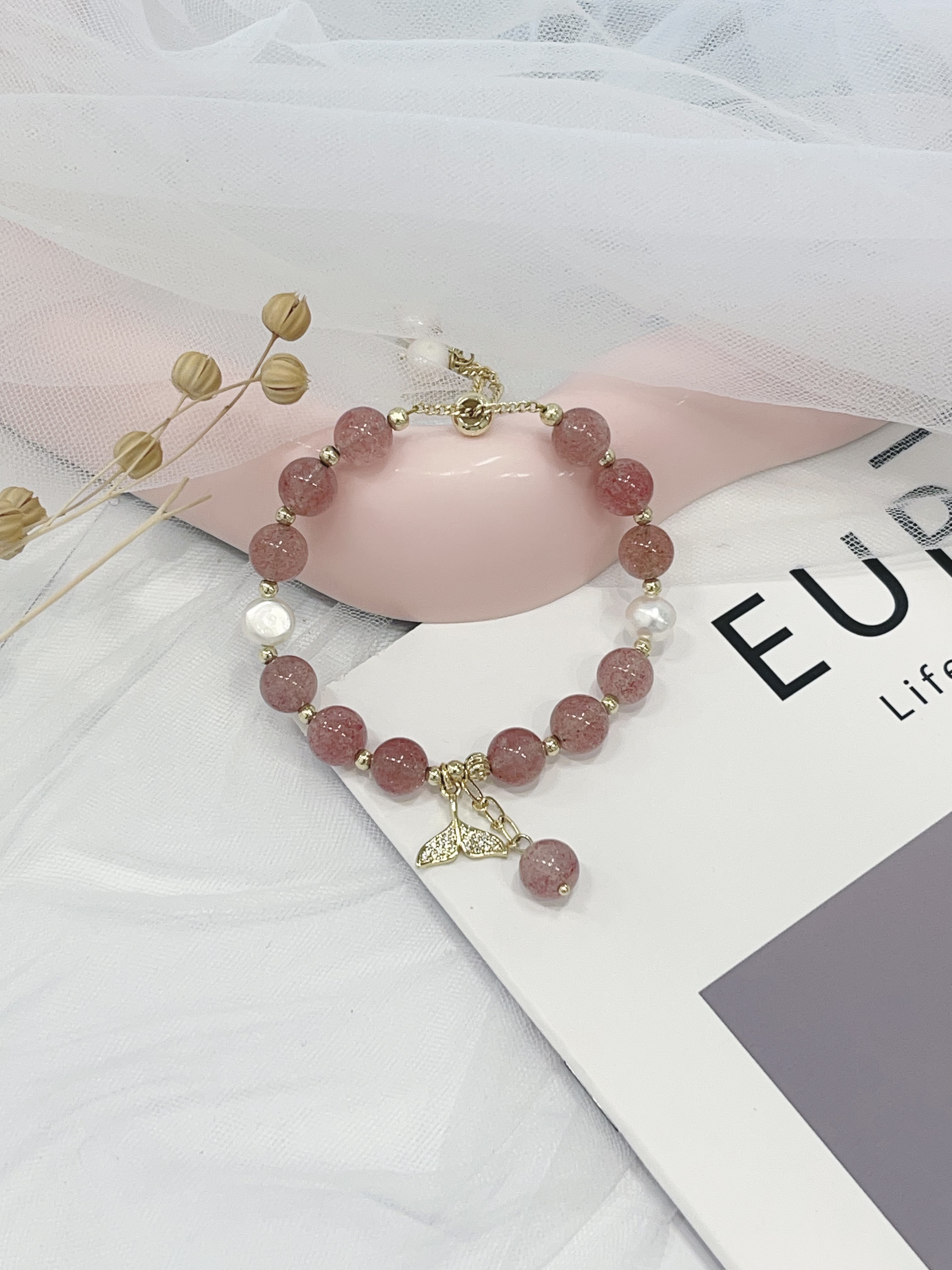 🍓草莓晶 Strawberry Quartz 手串｜8mm 淡水珍珠 × 抽绳设计款