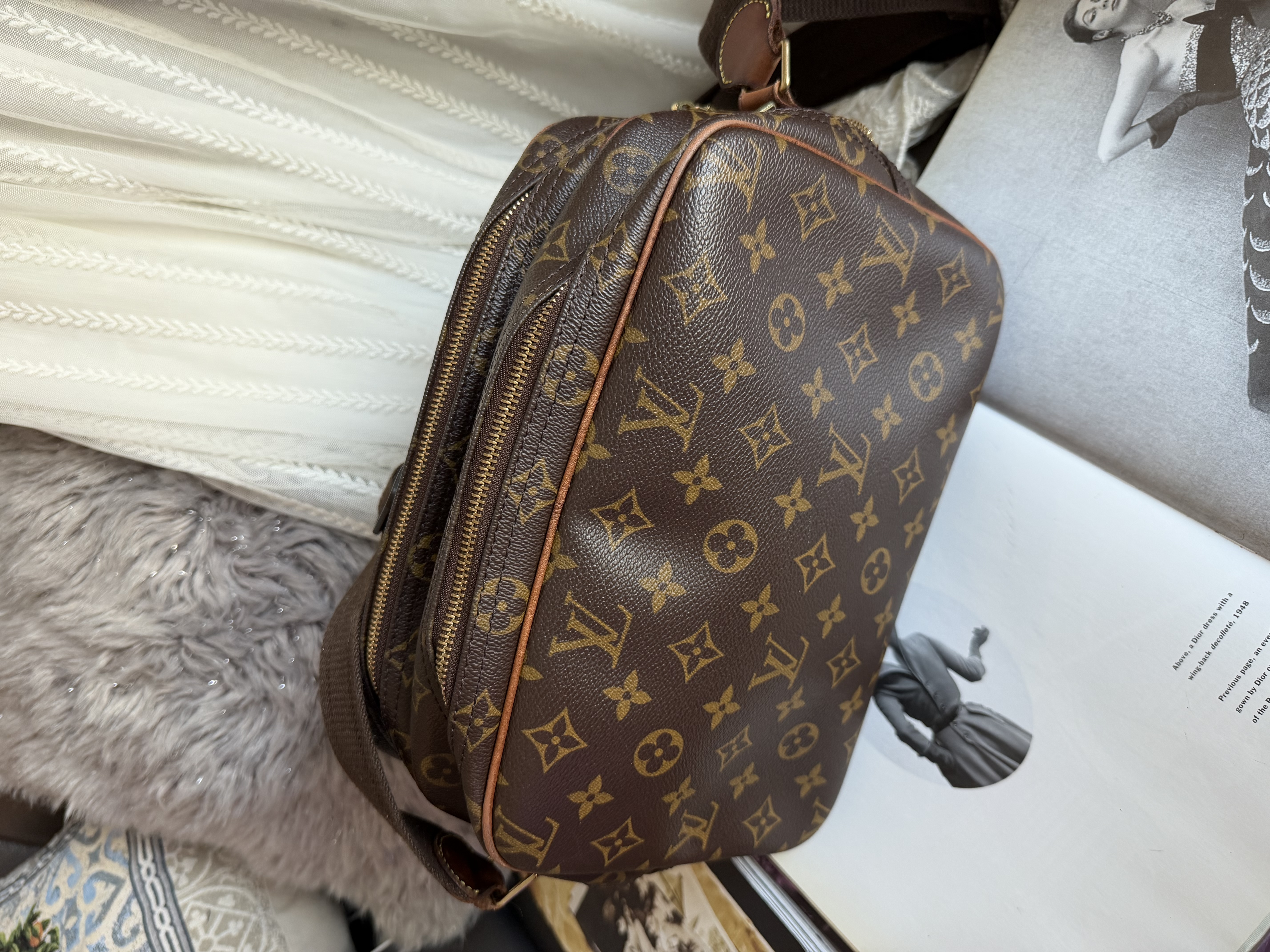 Lv monogram reporter bag 