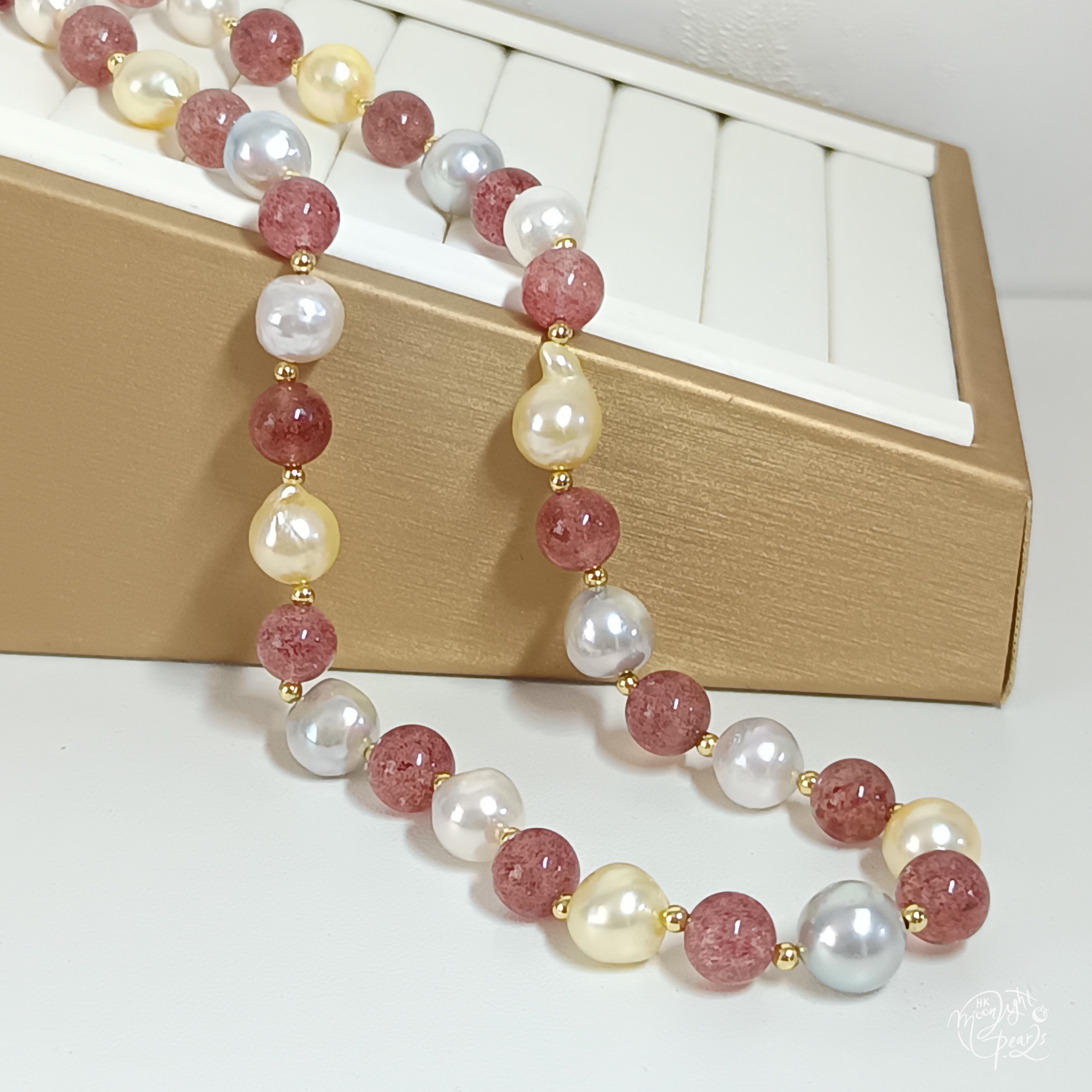 日本akoya糖果色巴洛克海水珍珠+天然草莓晶注金扣項鍊
