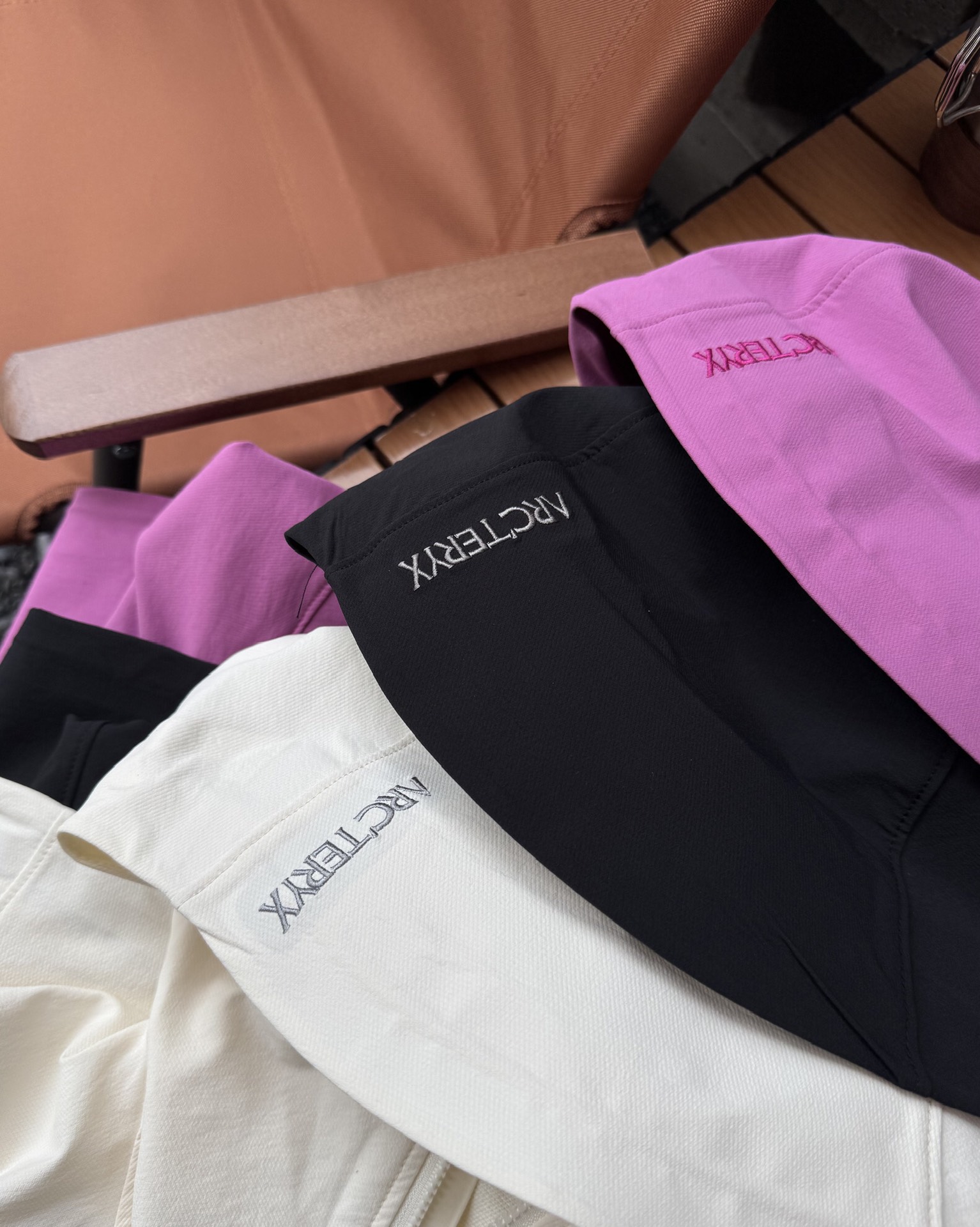 $168件。ARC'TERYX 始祖鳥 GAMMA HOODY 女款軟殼外套（高版本刺繡）