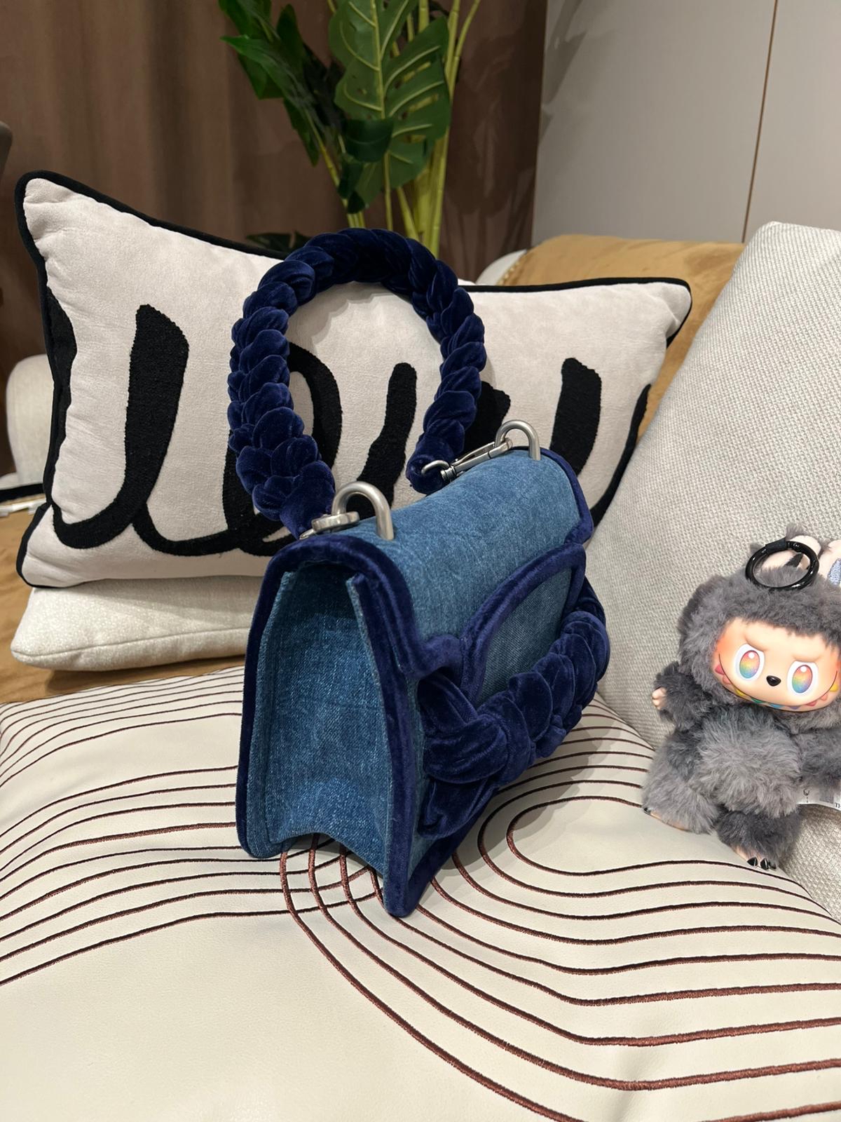 MIU MIU DENIM & VELVET SHOULDER BAG,100%Authentic ,98%new ✅ certificate✅dust bag